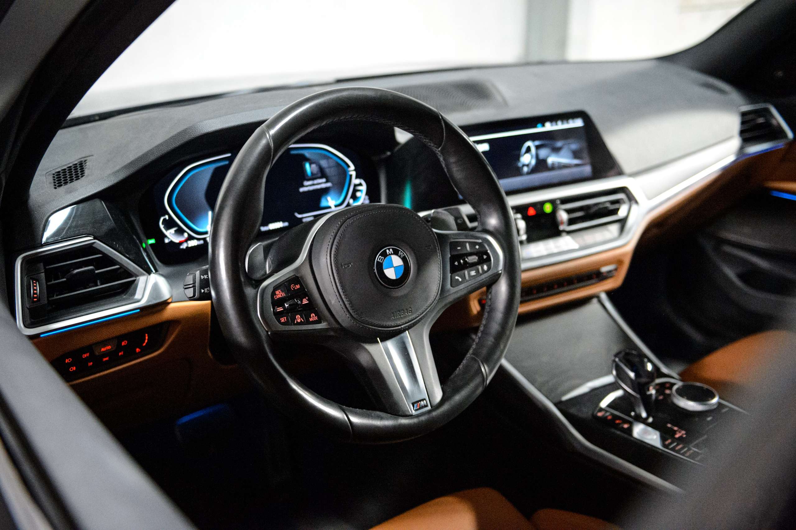 0daca288-5681-46da-bab2-7298e310fbec8-bmw-330-e-touring-m-pack-laser-cognac-m3-seats-hud.jpg