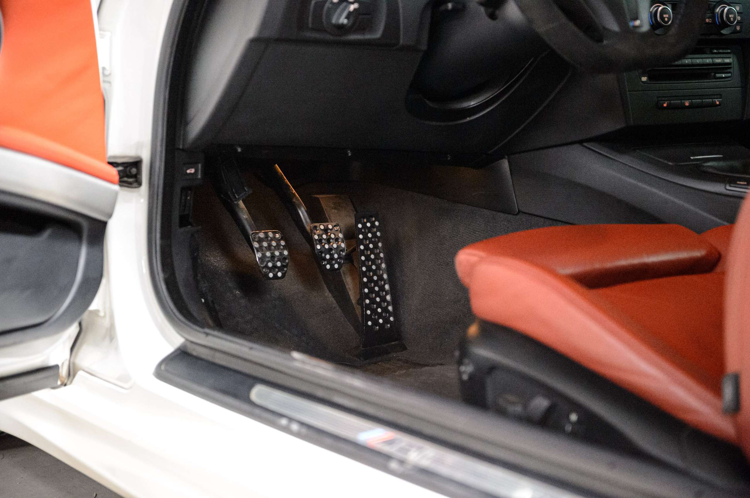 1bc70078-4aa7-41e6-bb28-43faf5fdbcc310-bmw-m3-e92-v-8-4-0-individual-ddc-carbon-navpro.jpg