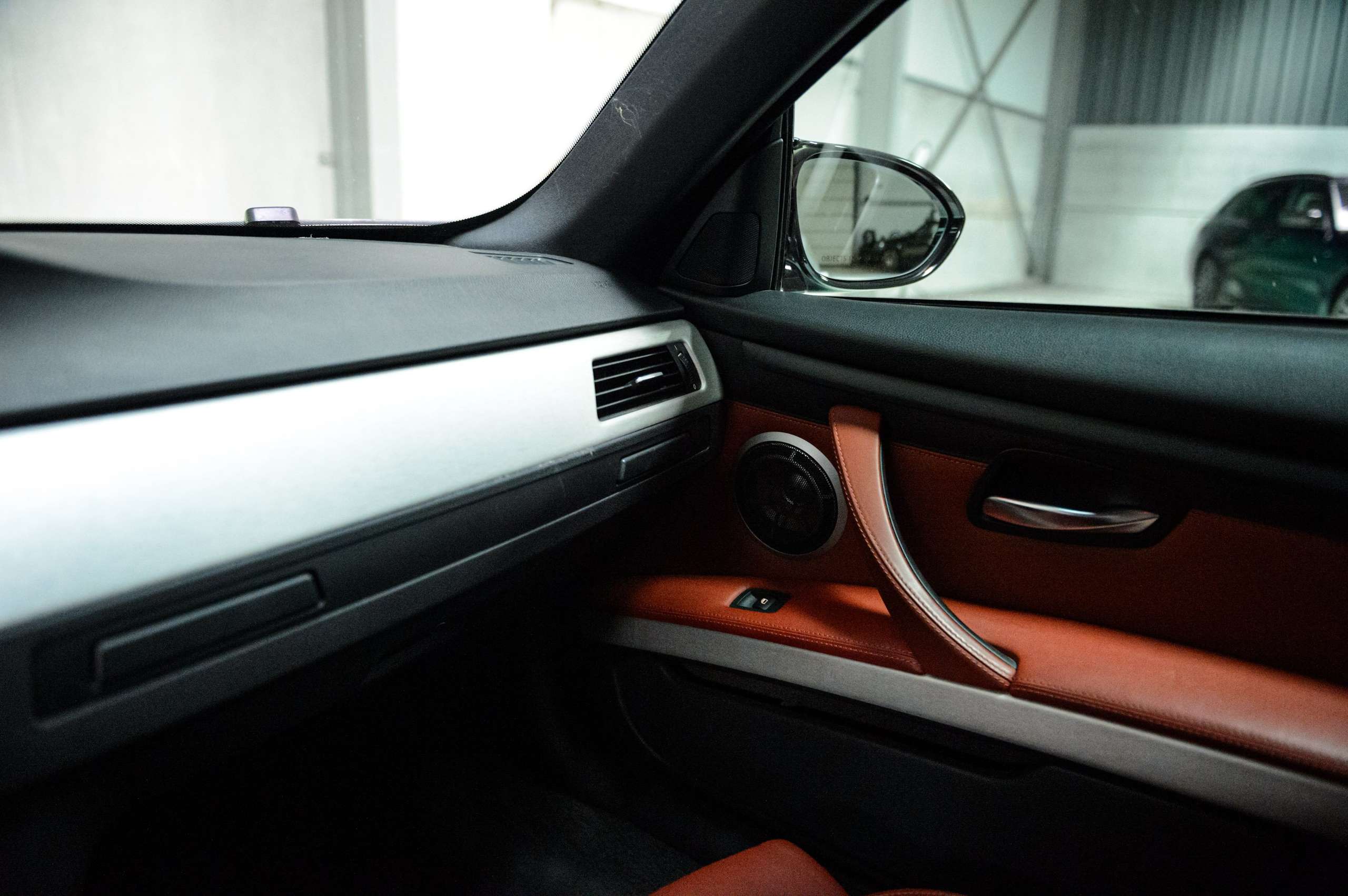 1bc70078-4aa7-41e6-bb28-43faf5fdbcc312-bmw-m3-e92-v-8-4-0-individual-ddc-carbon-navpro.jpg