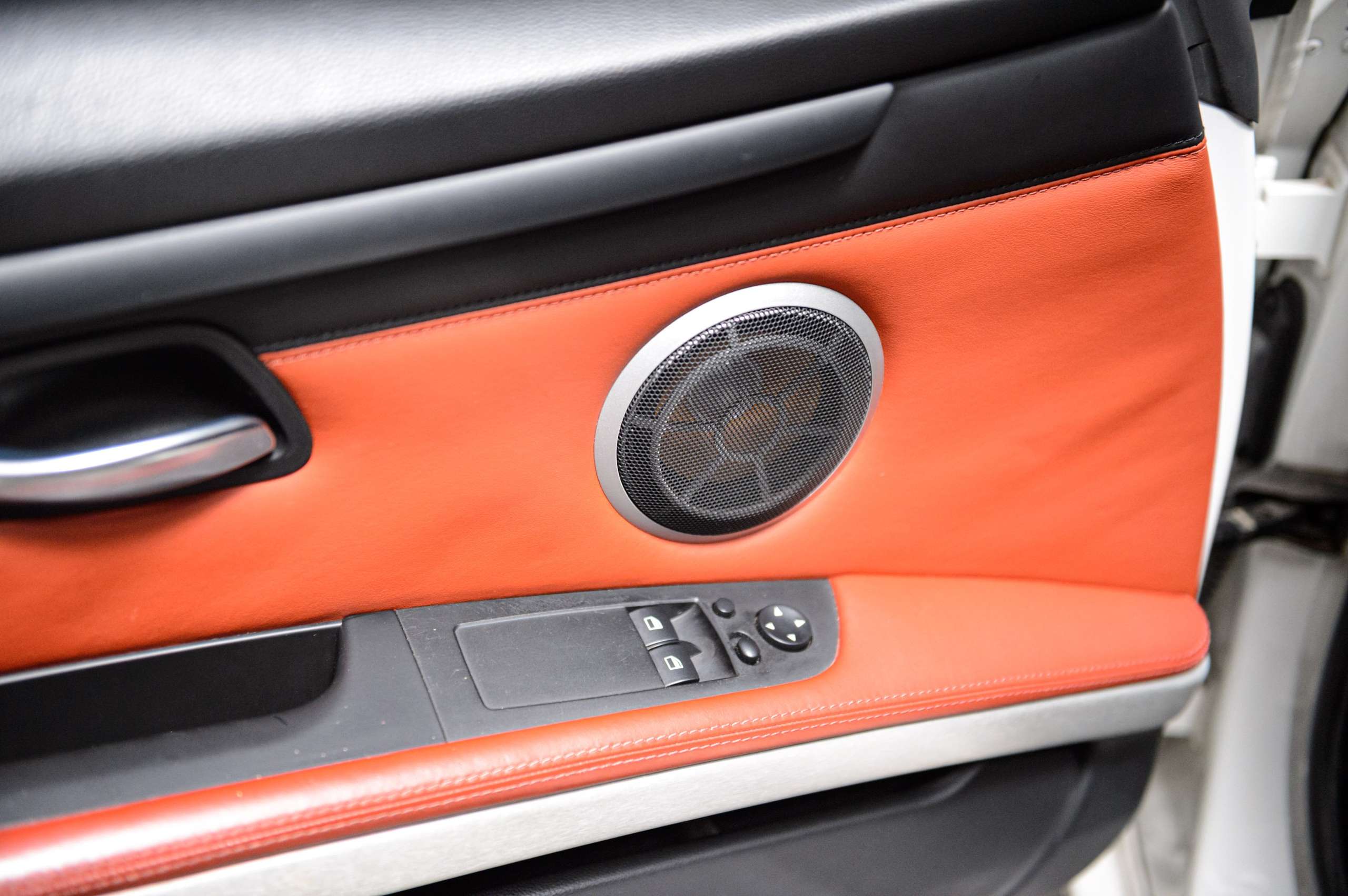 1bc70078-4aa7-41e6-bb28-43faf5fdbcc314-bmw-m3-e92-v-8-4-0-individual-ddc-carbon-navpro.jpg