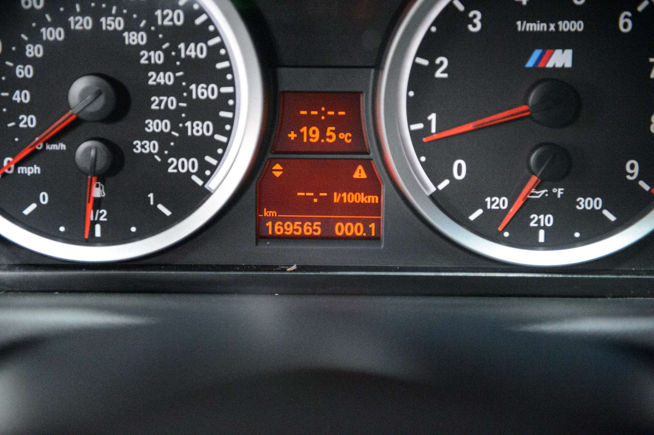 1bc70078-4aa7-41e6-bb28-43faf5fdbcc315-bmw-m3-e92-v-8-4-0-individual-ddc-carbon-navpro.jpg