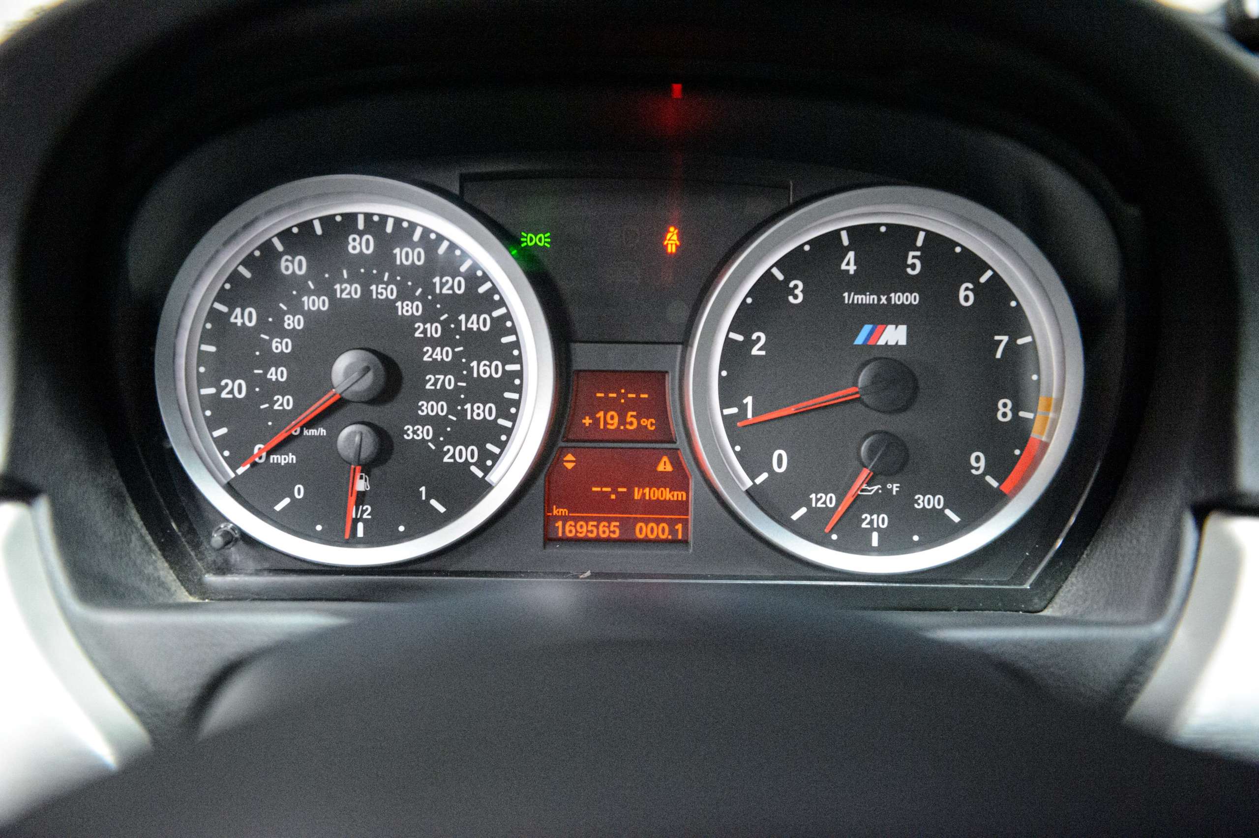 1bc70078-4aa7-41e6-bb28-43faf5fdbcc316-bmw-m3-e92-v-8-4-0-individual-ddc-carbon-navpro.jpg