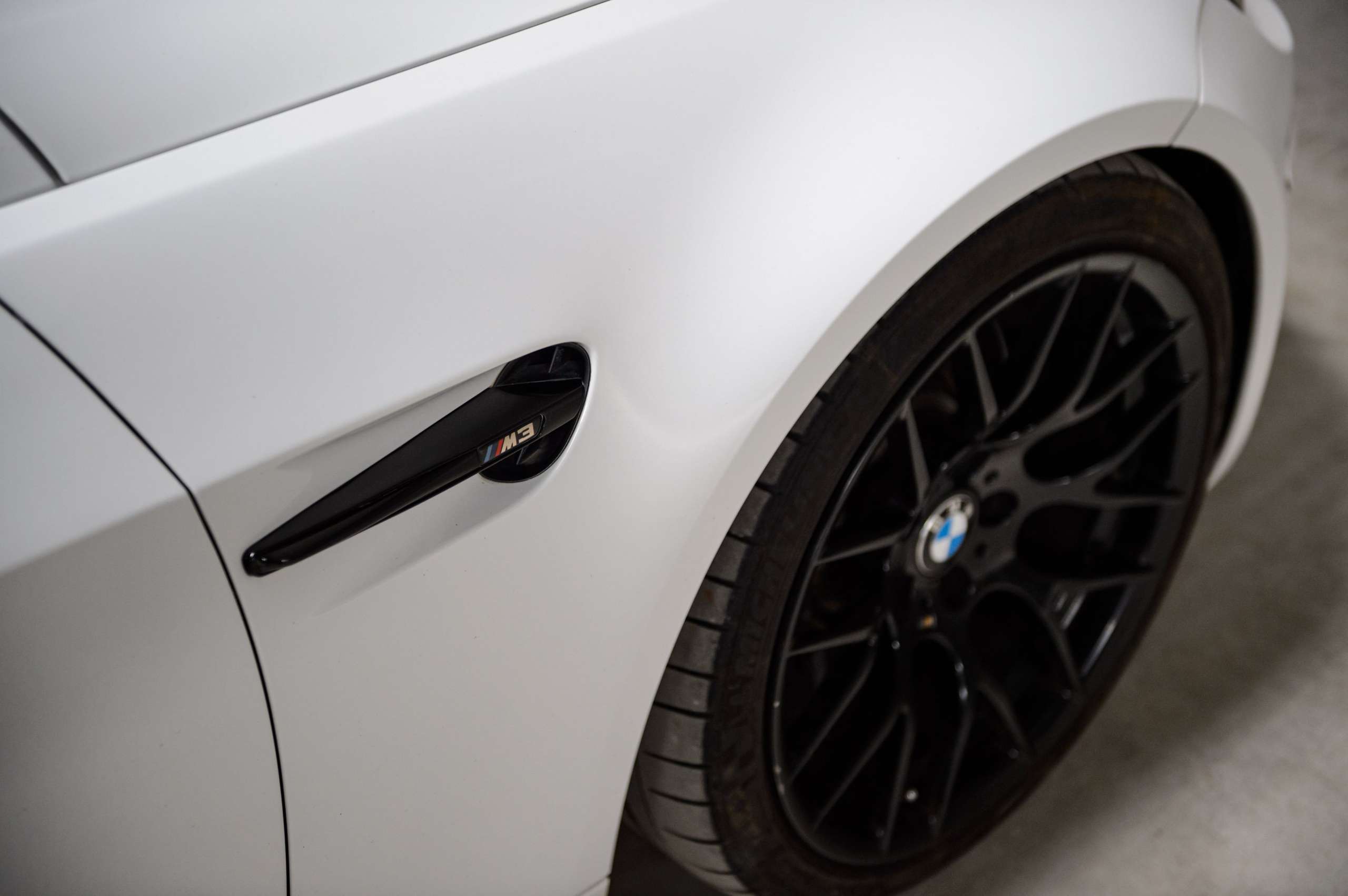 1bc70078-4aa7-41e6-bb28-43faf5fdbcc318-bmw-m3-e92-v-8-4-0-individual-ddc-carbon-navpro.jpg