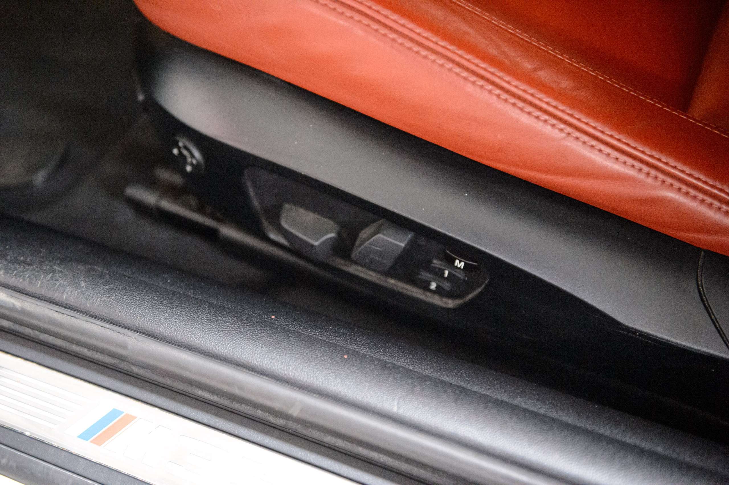 1bc70078-4aa7-41e6-bb28-43faf5fdbcc325-bmw-m3-e92-v-8-4-0-individual-ddc-carbon-navpro.jpg