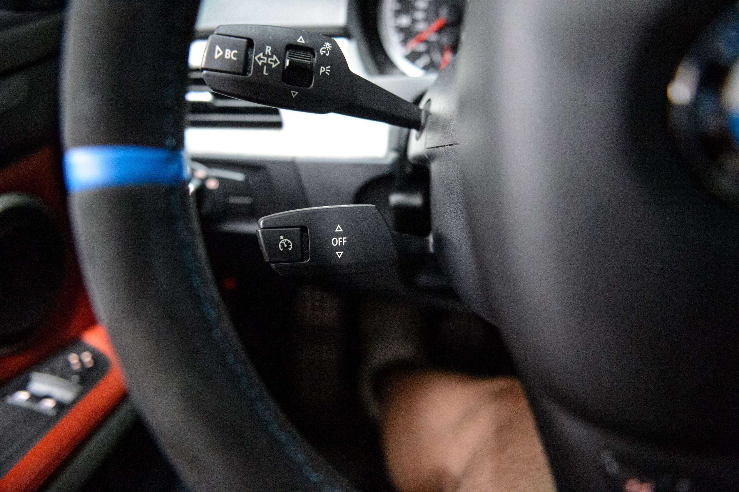1bc70078-4aa7-41e6-bb28-43faf5fdbcc328-bmw-m3-e92-v-8-4-0-individual-ddc-carbon-navpro.jpg