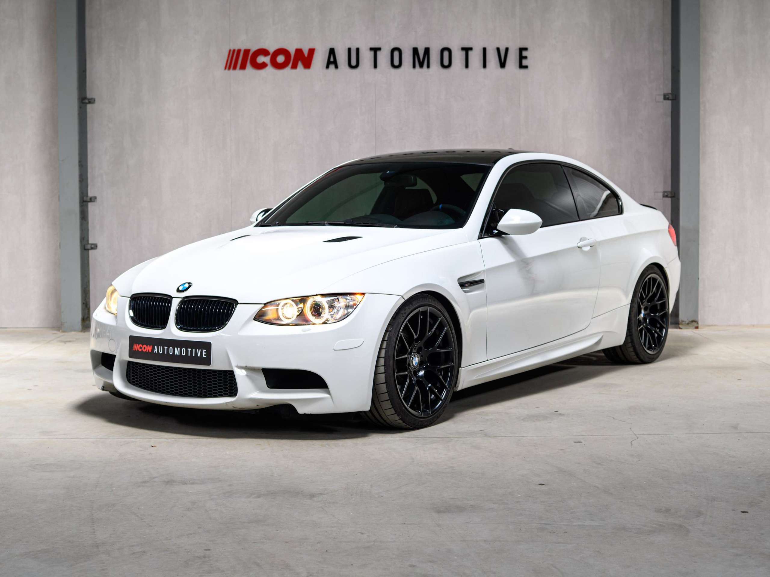 1bc70078-4aa7-41e6-bb28-43faf5fdbcc33-bmw-m3-e92-v-8-4-0-individual-ddc-carbon-navpro.jpg