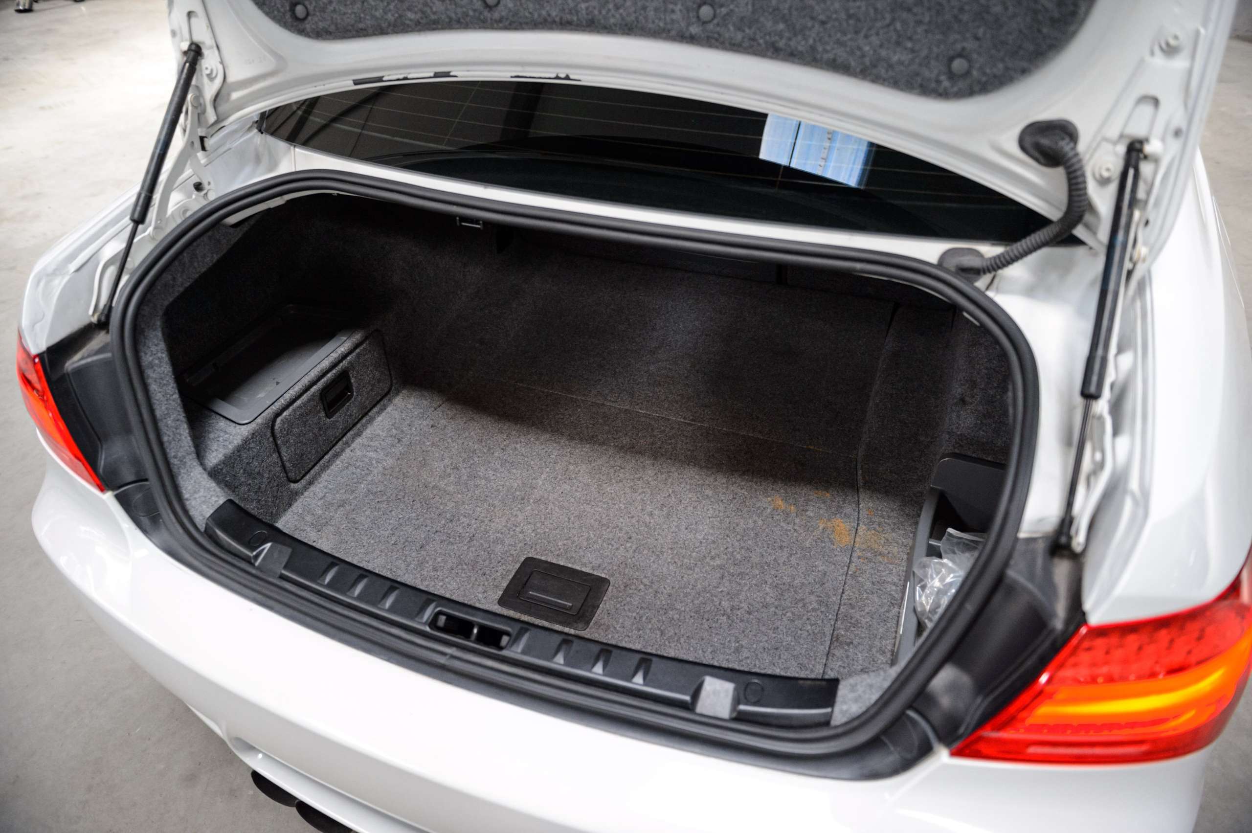 1bc70078-4aa7-41e6-bb28-43faf5fdbcc342-bmw-m3-e92-v-8-4-0-individual-ddc-carbon-navpro.jpg