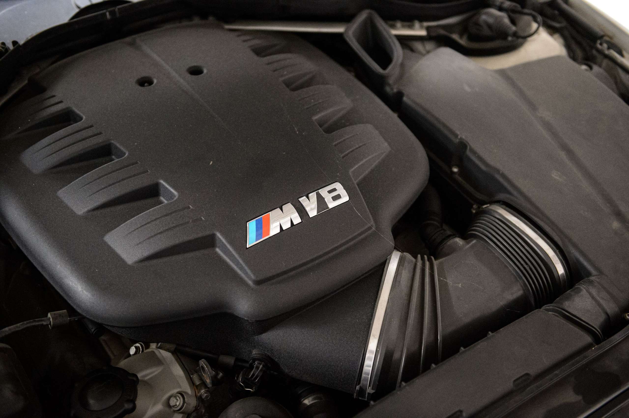 1bc70078-4aa7-41e6-bb28-43faf5fdbcc37-bmw-m3-e92-v-8-4-0-individual-ddc-carbon-navpro.jpg