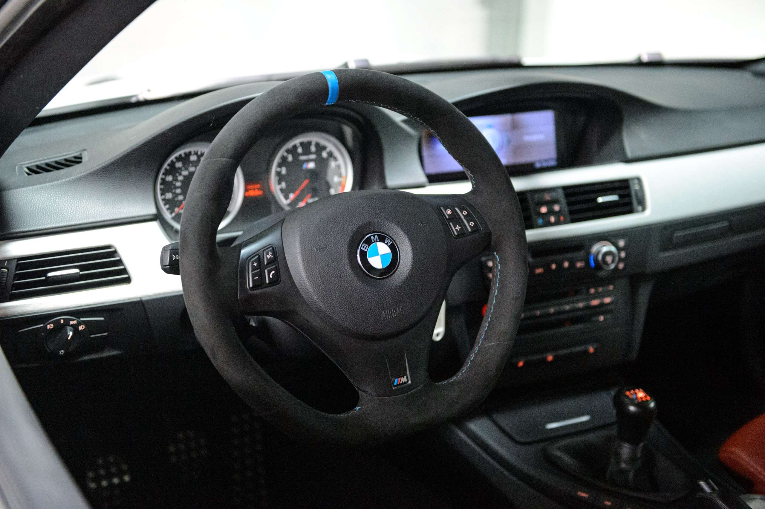 1bc70078-4aa7-41e6-bb28-43faf5fdbcc39-bmw-m3-e92-v-8-4-0-individual-ddc-carbon-navpro.jpg