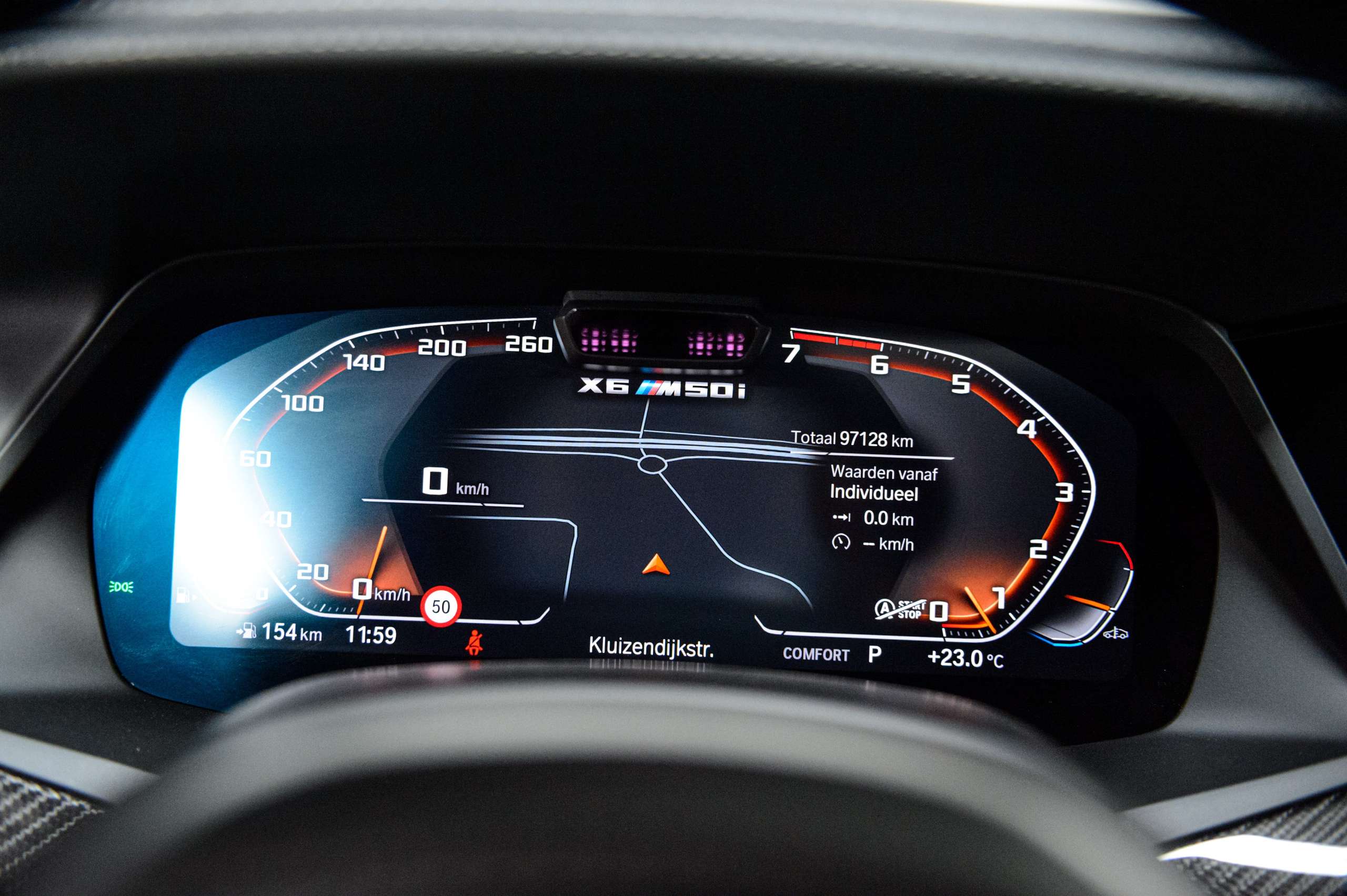 28222fdb-bf2b-436d-8002-7caad9029d1910-bmw-x6-m-m50i-v8-nardo-grey-pano-sky-laser-massage.jpg