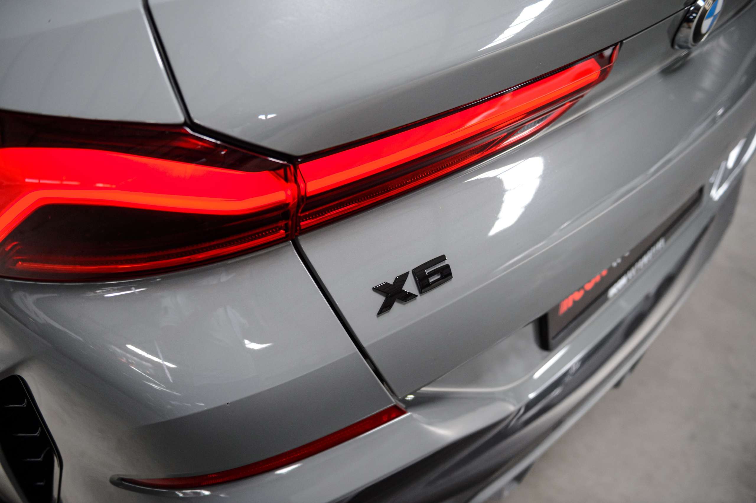 28222fdb-bf2b-436d-8002-7caad9029d1919-bmw-x6-m-m50i-v8-nardo-grey-pano-sky-laser-massage.jpg