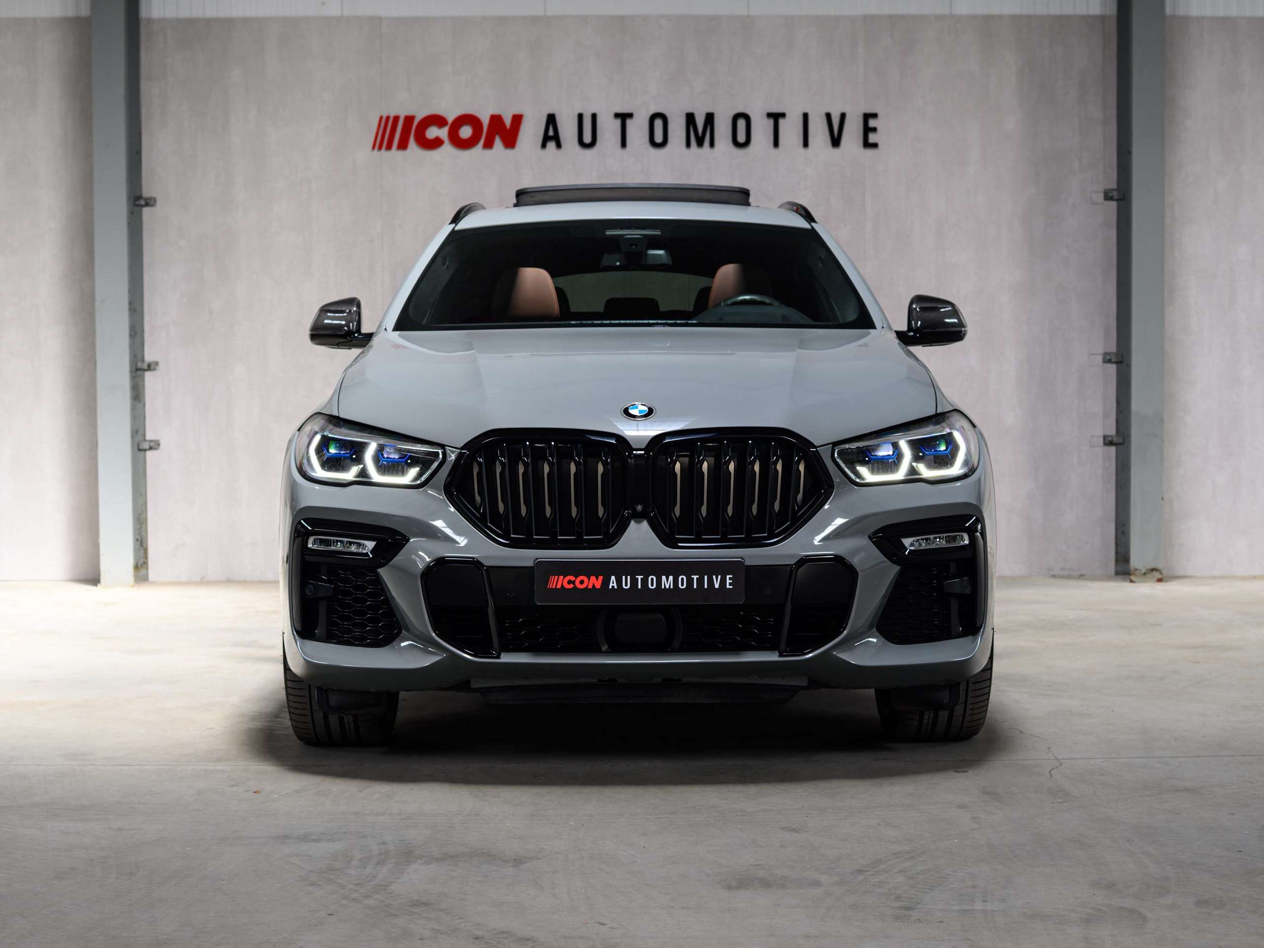 28222fdb-bf2b-436d-8002-7caad9029d192-bmw-x6-m-m50i-v8-nardo-grey-pano-sky-laser-massage.jpg