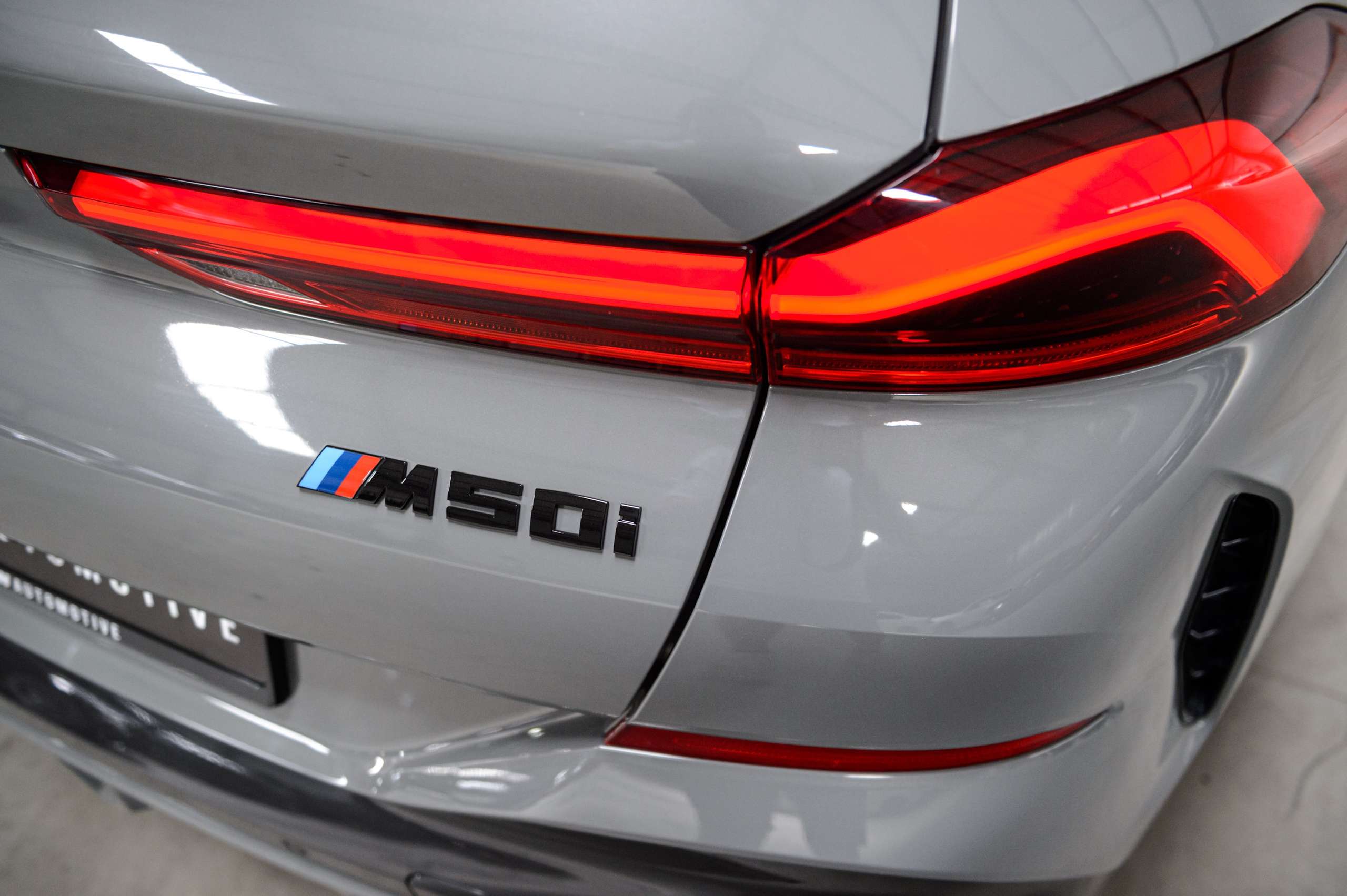 28222fdb-bf2b-436d-8002-7caad9029d1920-bmw-x6-m-m50i-v8-nardo-grey-pano-sky-laser-massage.jpg