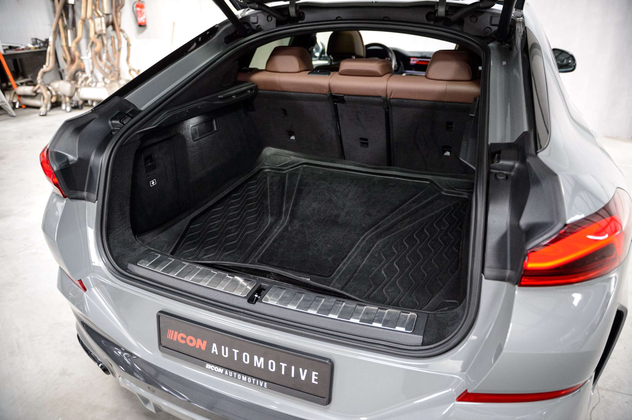 28222fdb-bf2b-436d-8002-7caad9029d1922-bmw-x6-m-m50i-v8-nardo-grey-pano-sky-laser-massage.jpg