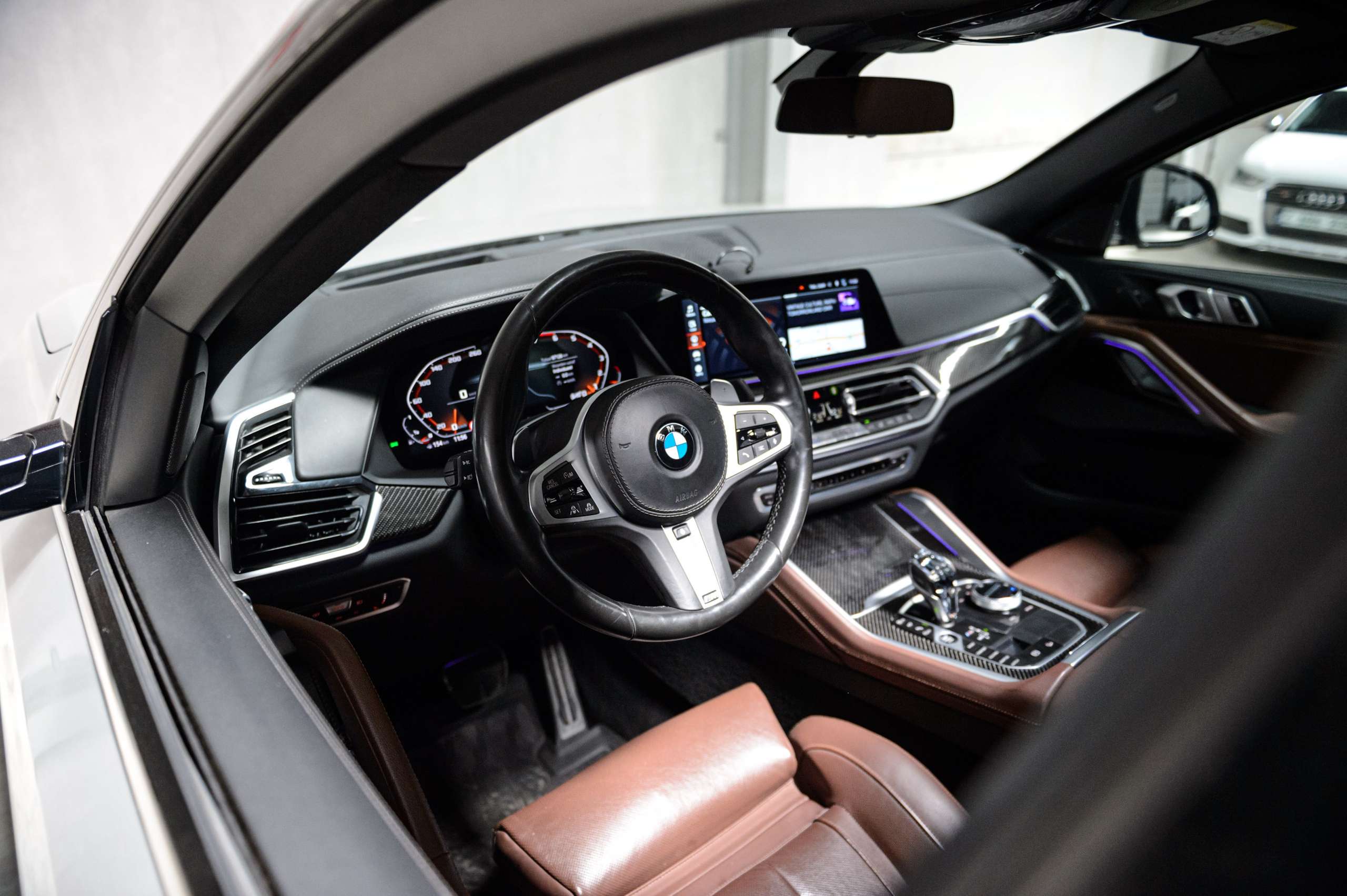 28222fdb-bf2b-436d-8002-7caad9029d1926-bmw-x6-m-m50i-v8-nardo-grey-pano-sky-laser-massage.jpg