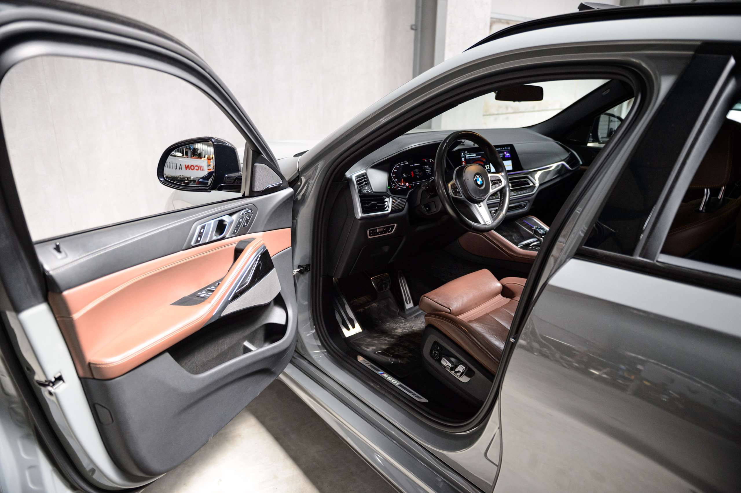 28222fdb-bf2b-436d-8002-7caad9029d1931-bmw-x6-m-m50i-v8-nardo-grey-pano-sky-laser-massage.jpg