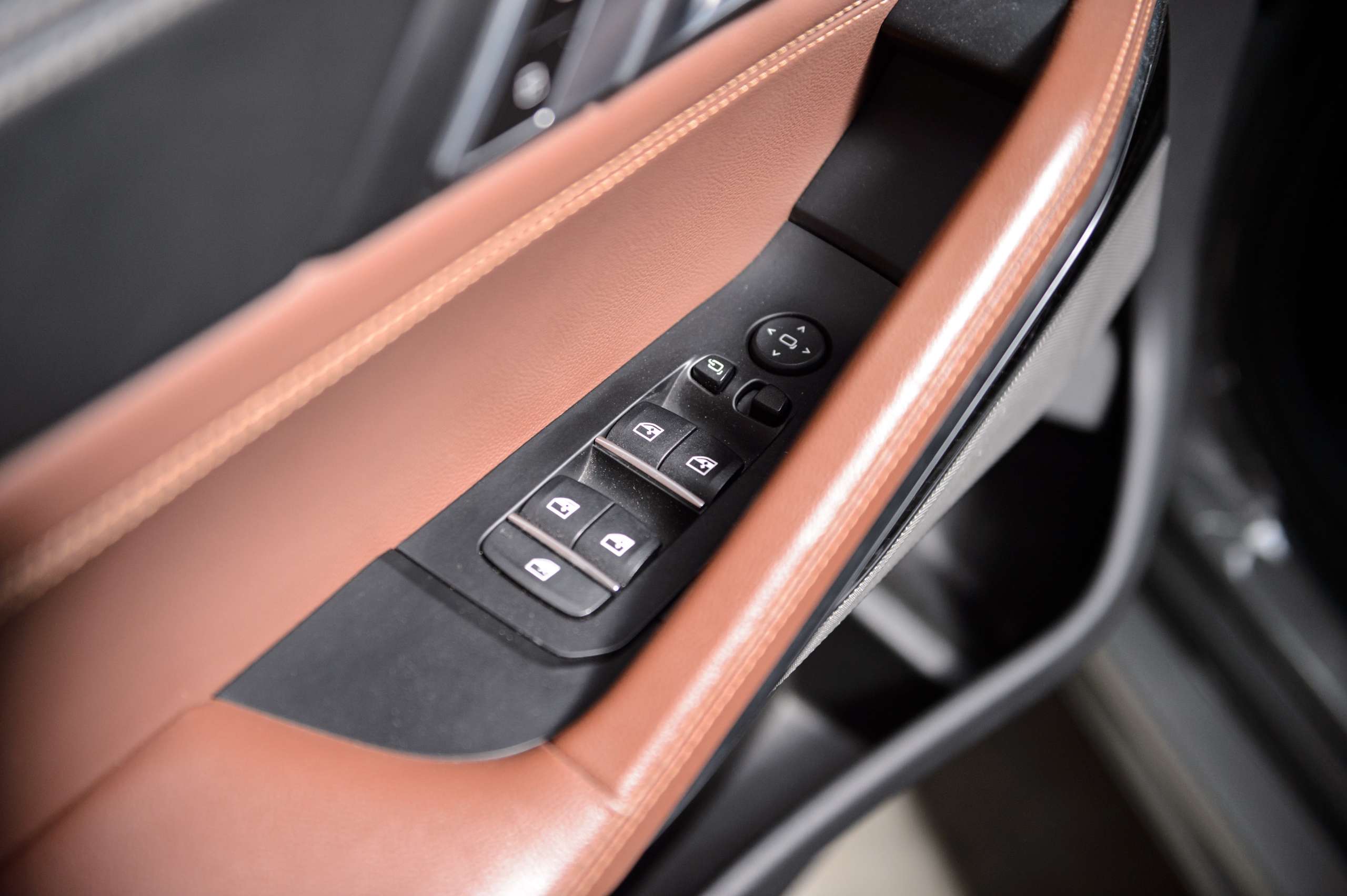 28222fdb-bf2b-436d-8002-7caad9029d1933-bmw-x6-m-m50i-v8-nardo-grey-pano-sky-laser-massage.jpg