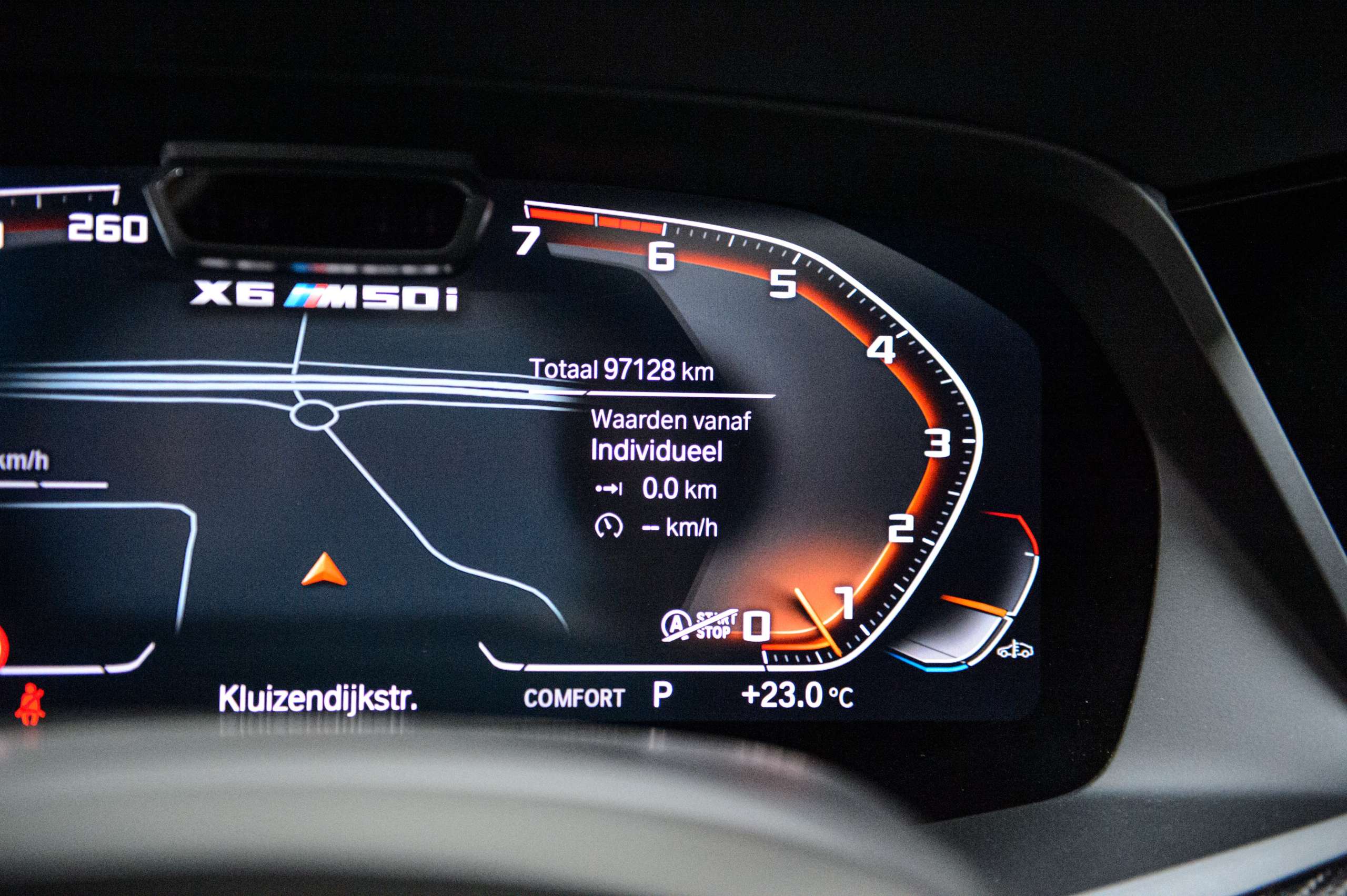 28222fdb-bf2b-436d-8002-7caad9029d1937-bmw-x6-m-m50i-v8-nardo-grey-pano-sky-laser-massage.jpg