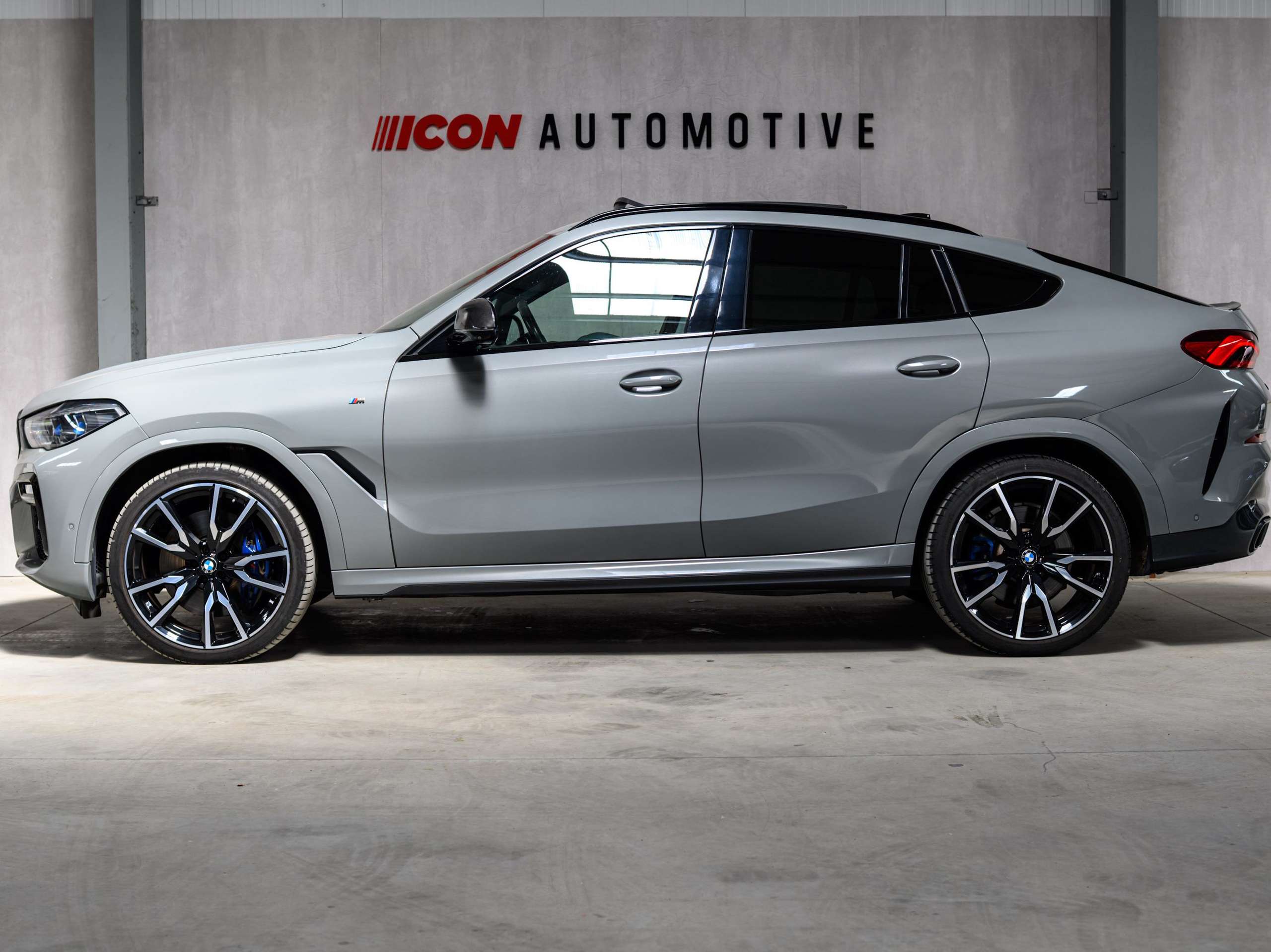 28222fdb-bf2b-436d-8002-7caad9029d194-bmw-x6-m-m50i-v8-nardo-grey-pano-sky-laser-massage.jpg