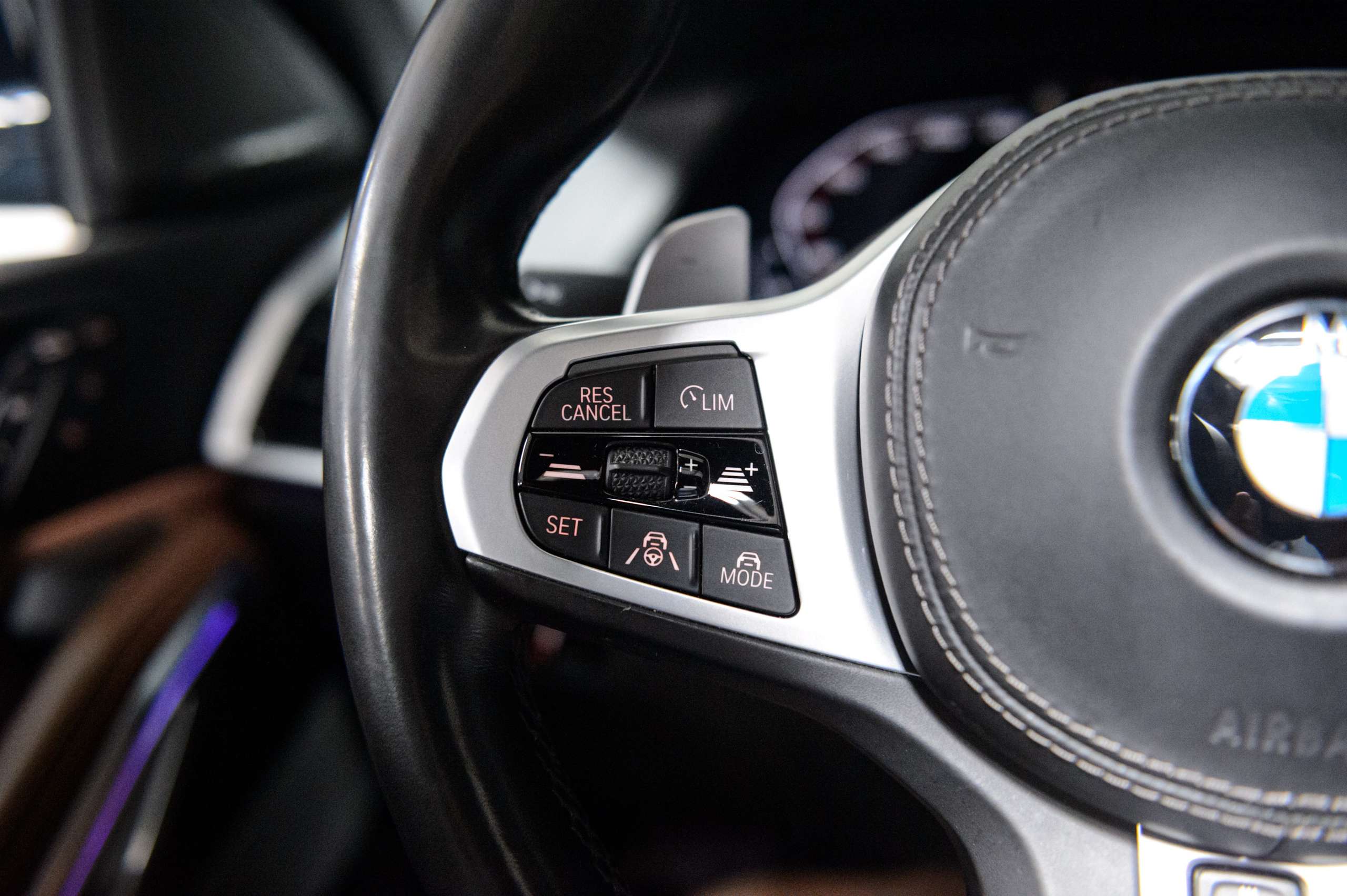 28222fdb-bf2b-436d-8002-7caad9029d1940-bmw-x6-m-m50i-v8-nardo-grey-pano-sky-laser-massage.jpg