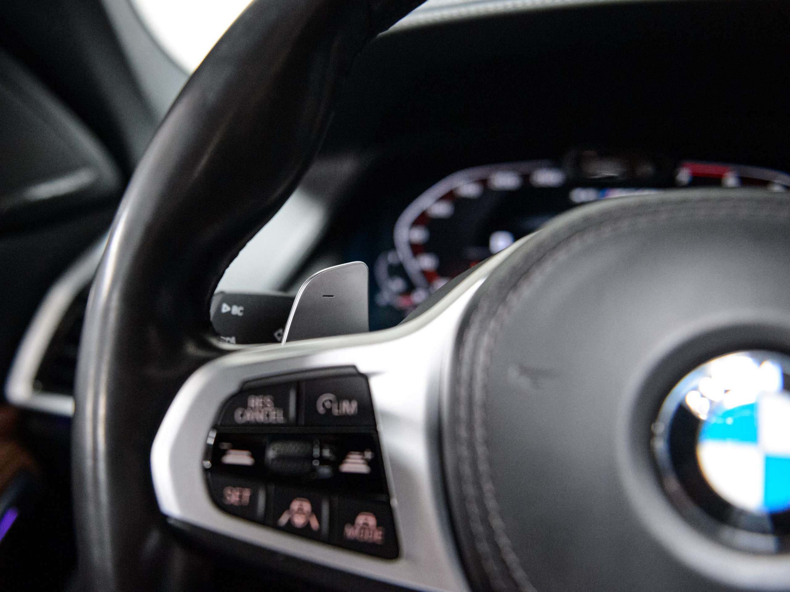 28222fdb-bf2b-436d-8002-7caad9029d1941-bmw-x6-m-m50i-v8-nardo-grey-pano-sky-laser-massage.jpg