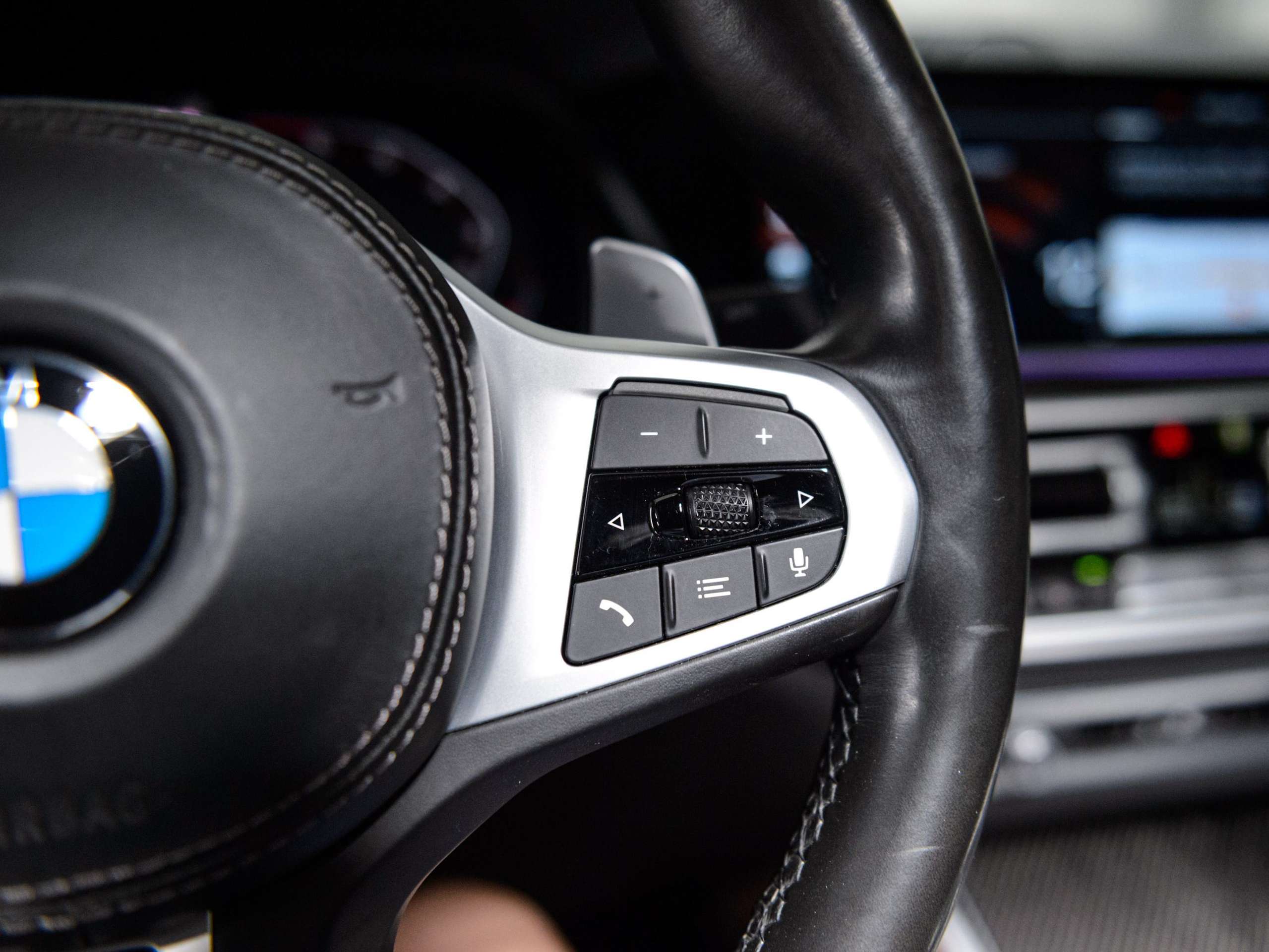 28222fdb-bf2b-436d-8002-7caad9029d1943-bmw-x6-m-m50i-v8-nardo-grey-pano-sky-laser-massage.jpg