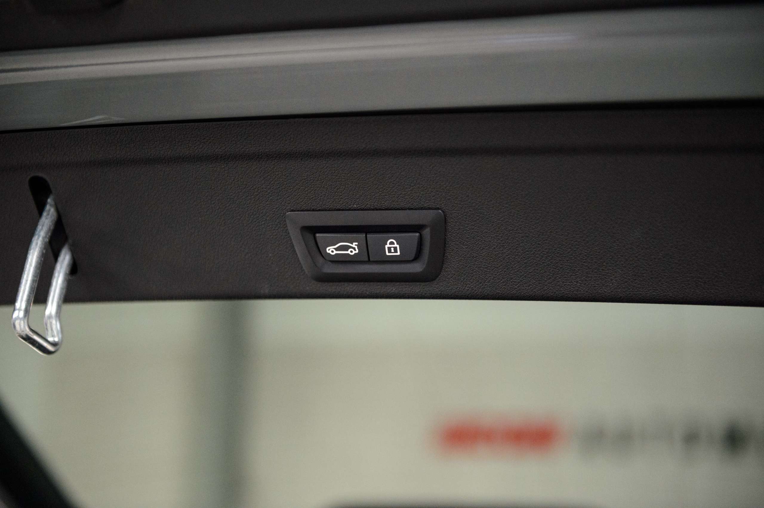 28222fdb-bf2b-436d-8002-7caad9029d1947-bmw-x6-m-m50i-v8-nardo-grey-pano-sky-laser-massage.jpg