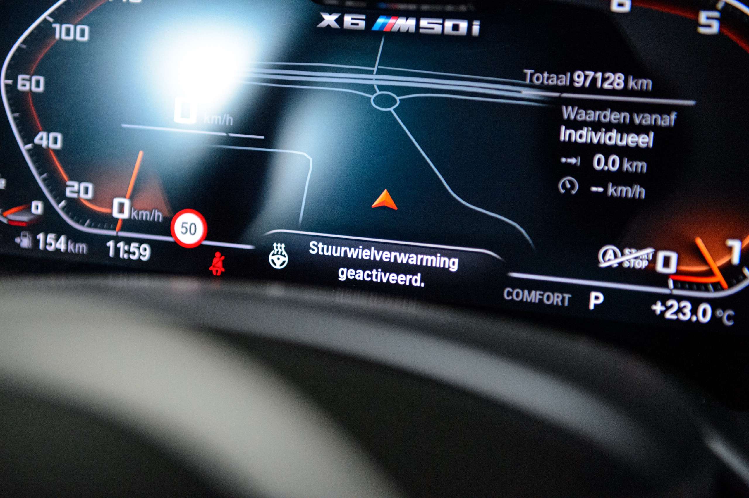 28222fdb-bf2b-436d-8002-7caad9029d1948-bmw-x6-m-m50i-v8-nardo-grey-pano-sky-laser-massage.jpg