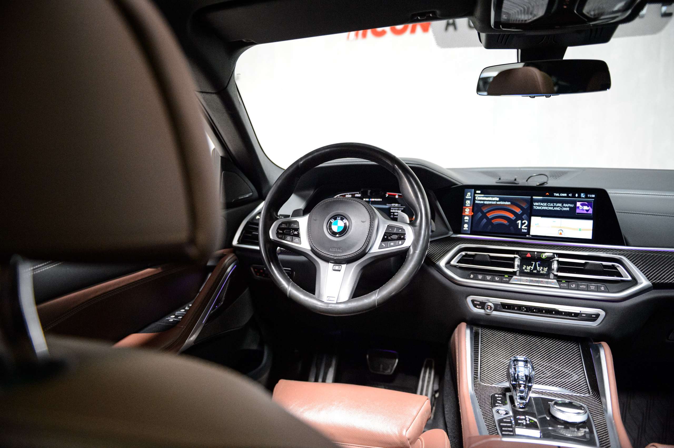 28222fdb-bf2b-436d-8002-7caad9029d198-bmw-x6-m-m50i-v8-nardo-grey-pano-sky-laser-massage.jpg
