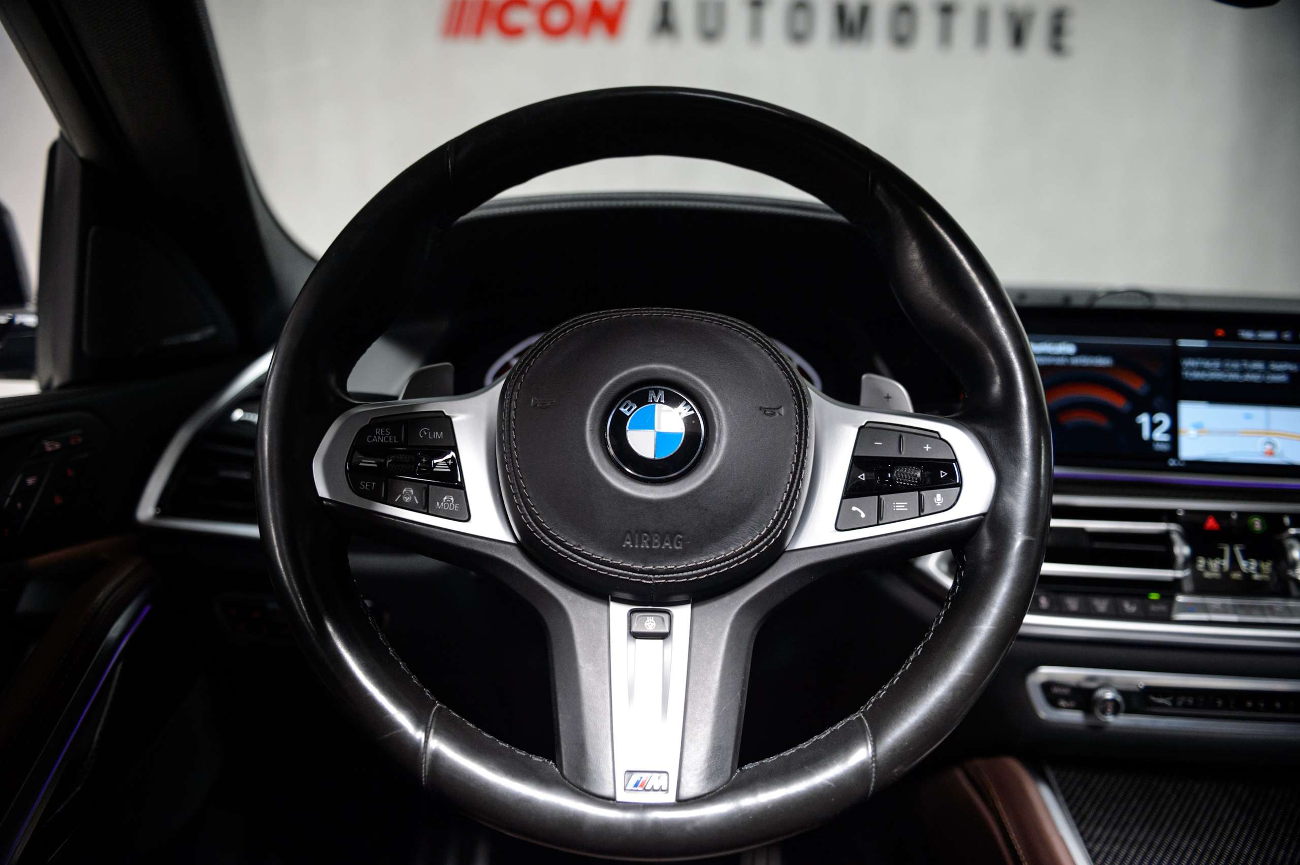 28222fdb-bf2b-436d-8002-7caad9029d199-bmw-x6-m-m50i-v8-nardo-grey-pano-sky-laser-massage.jpg