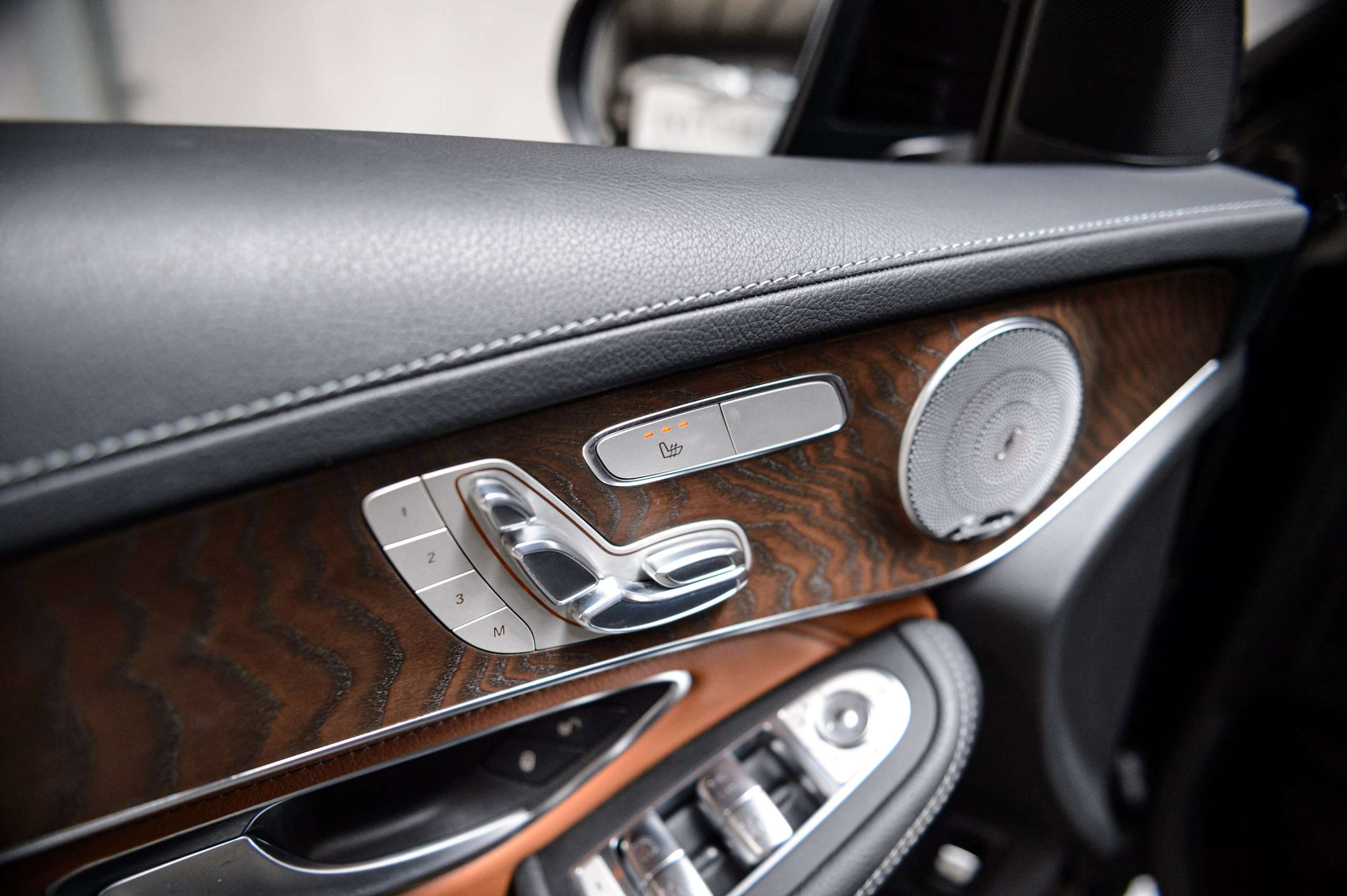 c79aa883-c8ee-429d-be75-36d73a770c4117-mercedes-benz-glc-350-e-4-matic-hybrid-amg-pano-hud-led-dynamic.jpg