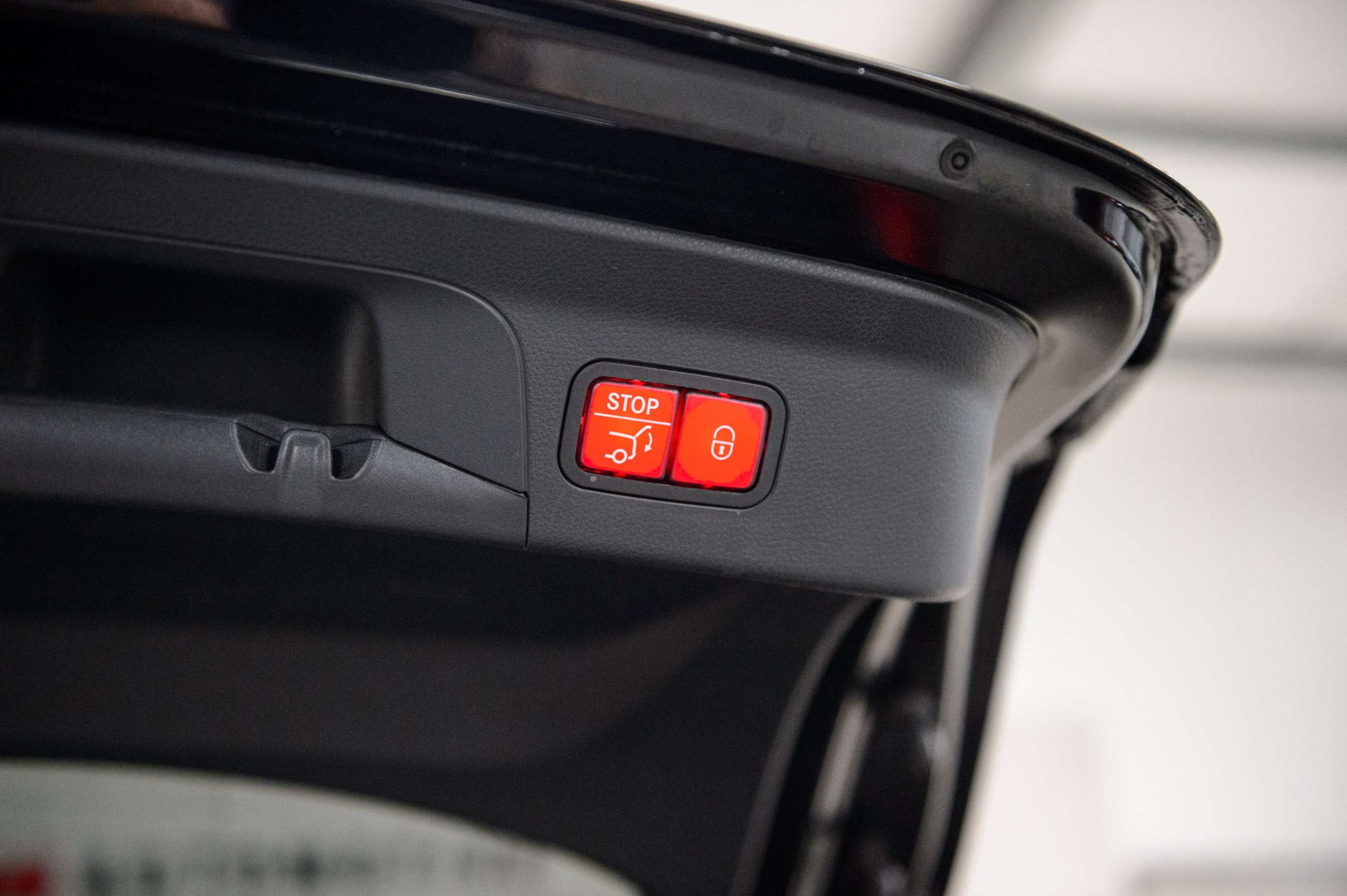c79aa883-c8ee-429d-be75-36d73a770c4122-mercedes-benz-glc-350-e-4-matic-hybrid-amg-pano-hud-led-dynamic.jpg