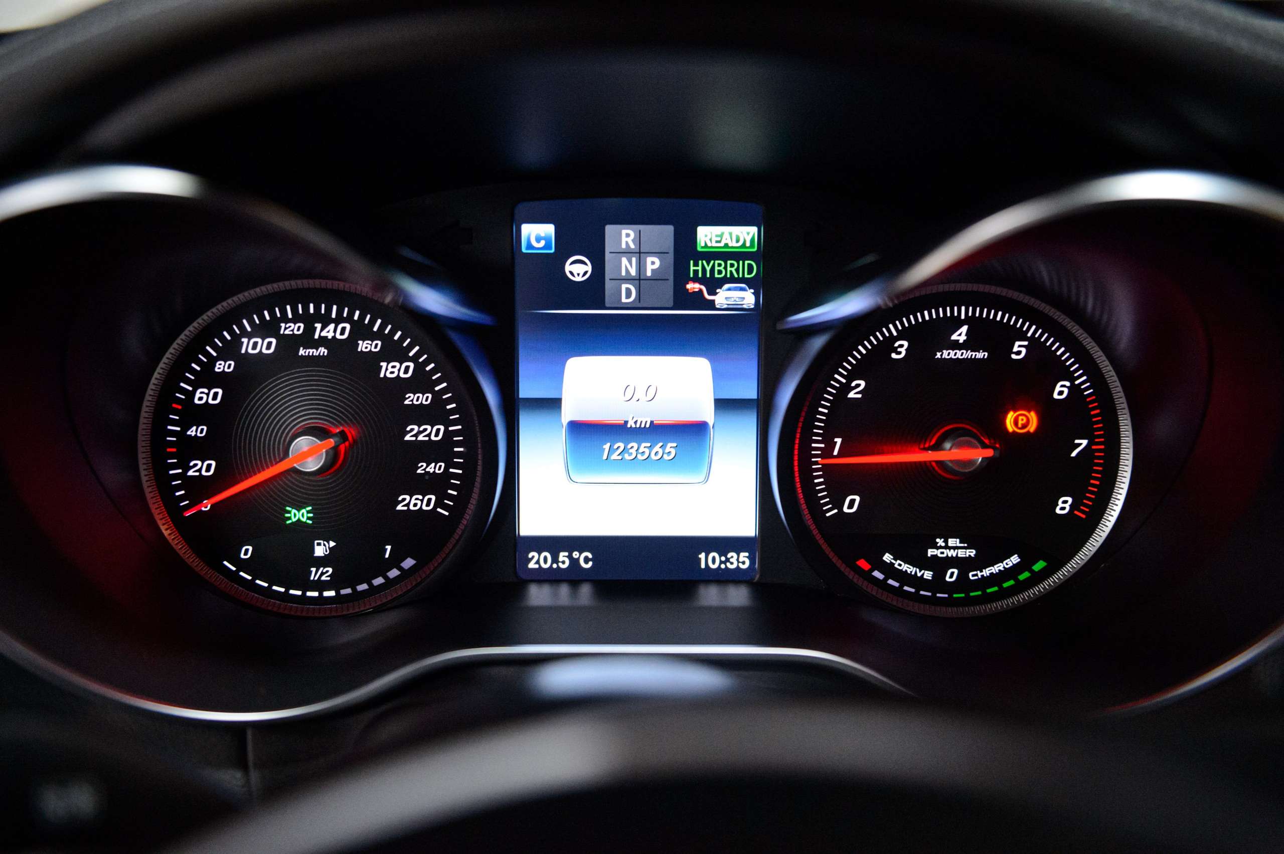 c79aa883-c8ee-429d-be75-36d73a770c4124-mercedes-benz-glc-350-e-4-matic-hybrid-amg-pano-hud-led-dynamic.jpg