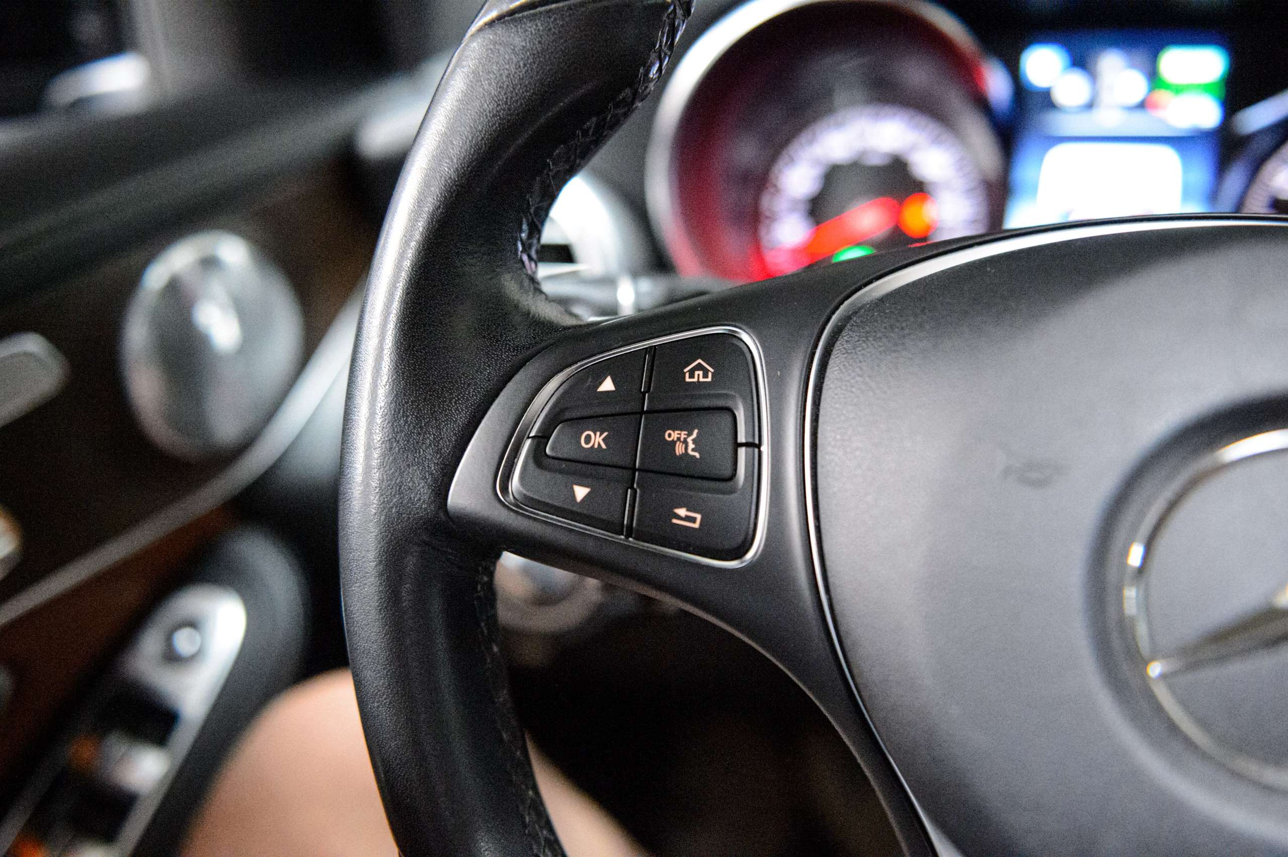 c79aa883-c8ee-429d-be75-36d73a770c4126-mercedes-benz-glc-350-e-4-matic-hybrid-amg-pano-hud-led-dynamic.jpg