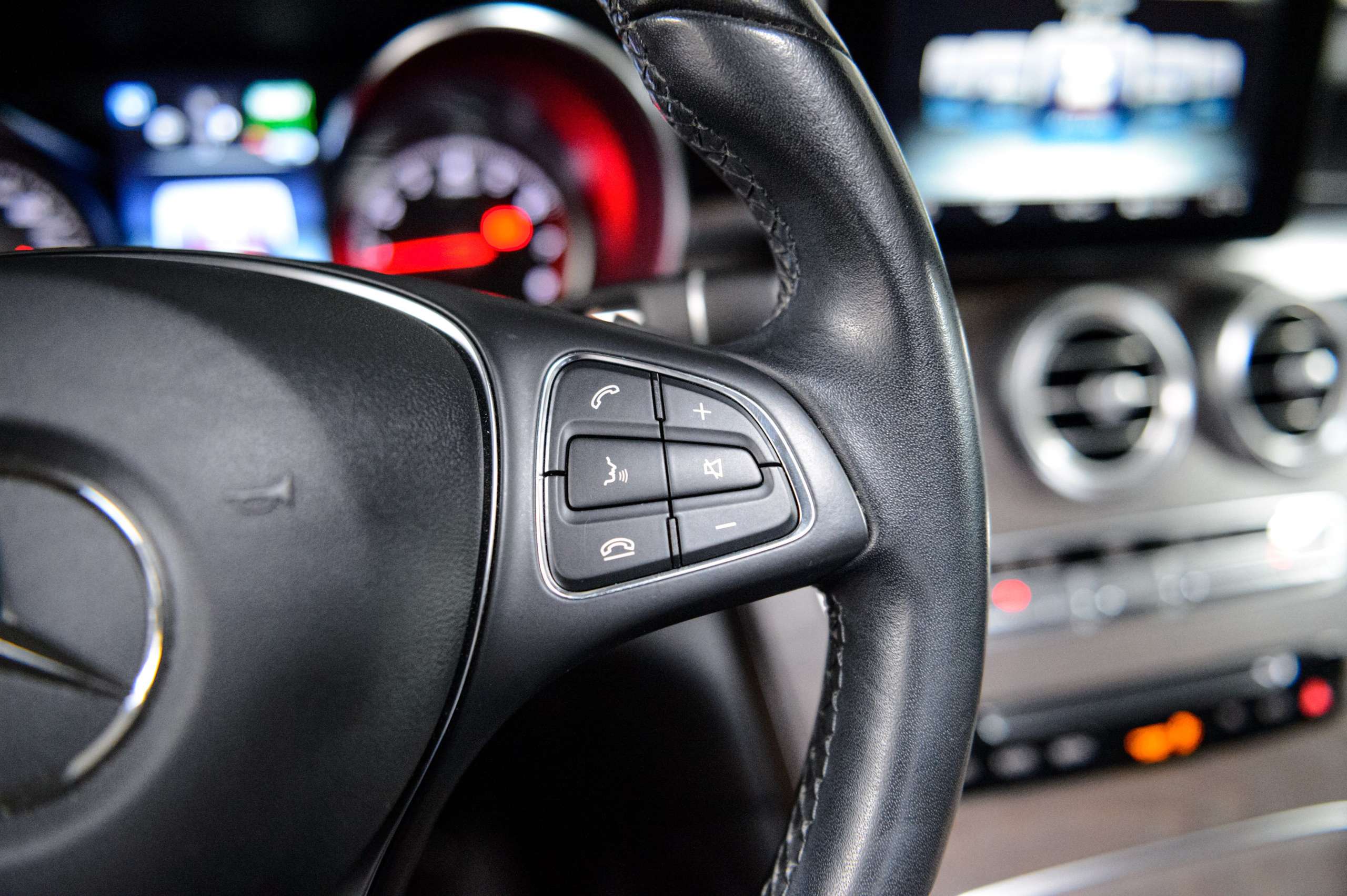 c79aa883-c8ee-429d-be75-36d73a770c4127-mercedes-benz-glc-350-e-4-matic-hybrid-amg-pano-hud-led-dynamic.jpg
