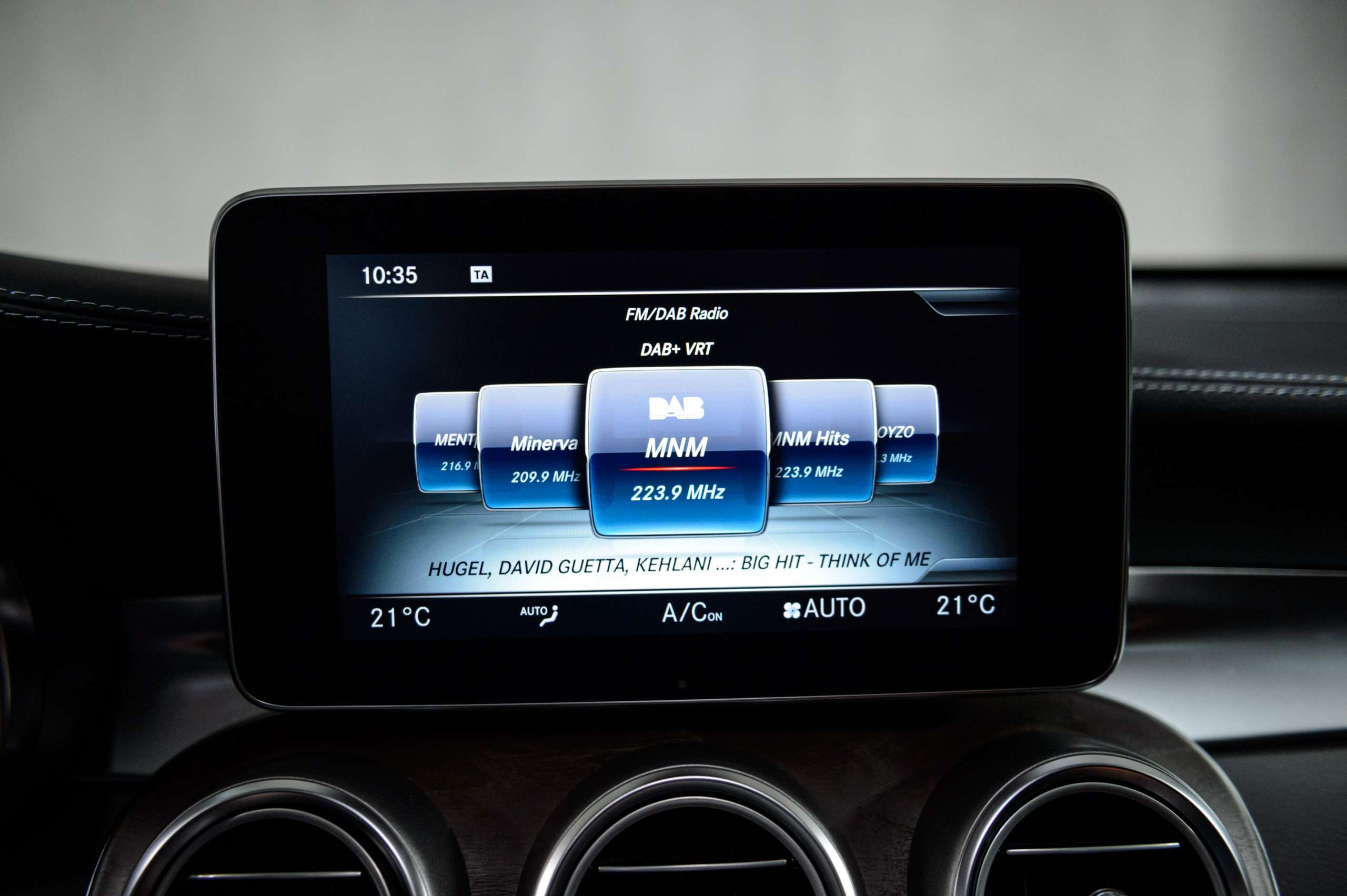 c79aa883-c8ee-429d-be75-36d73a770c4130-mercedes-benz-glc-350-e-4-matic-hybrid-amg-pano-hud-led-dynamic.jpg