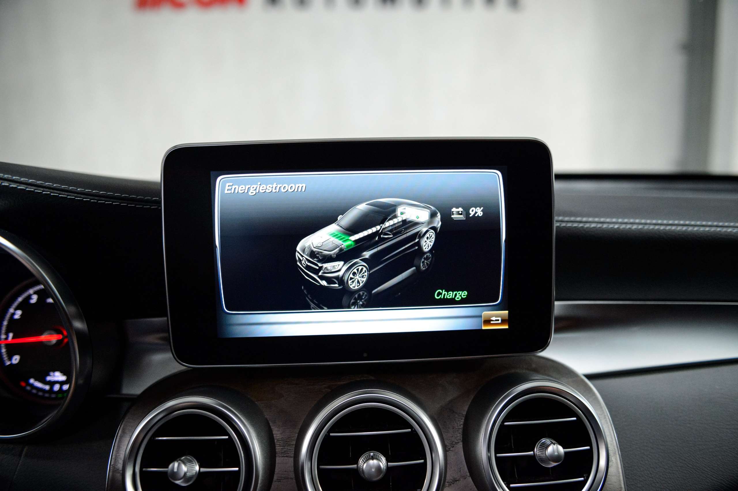 c79aa883-c8ee-429d-be75-36d73a770c4132-mercedes-benz-glc-350-e-4-matic-hybrid-amg-pano-hud-led-dynamic.jpg