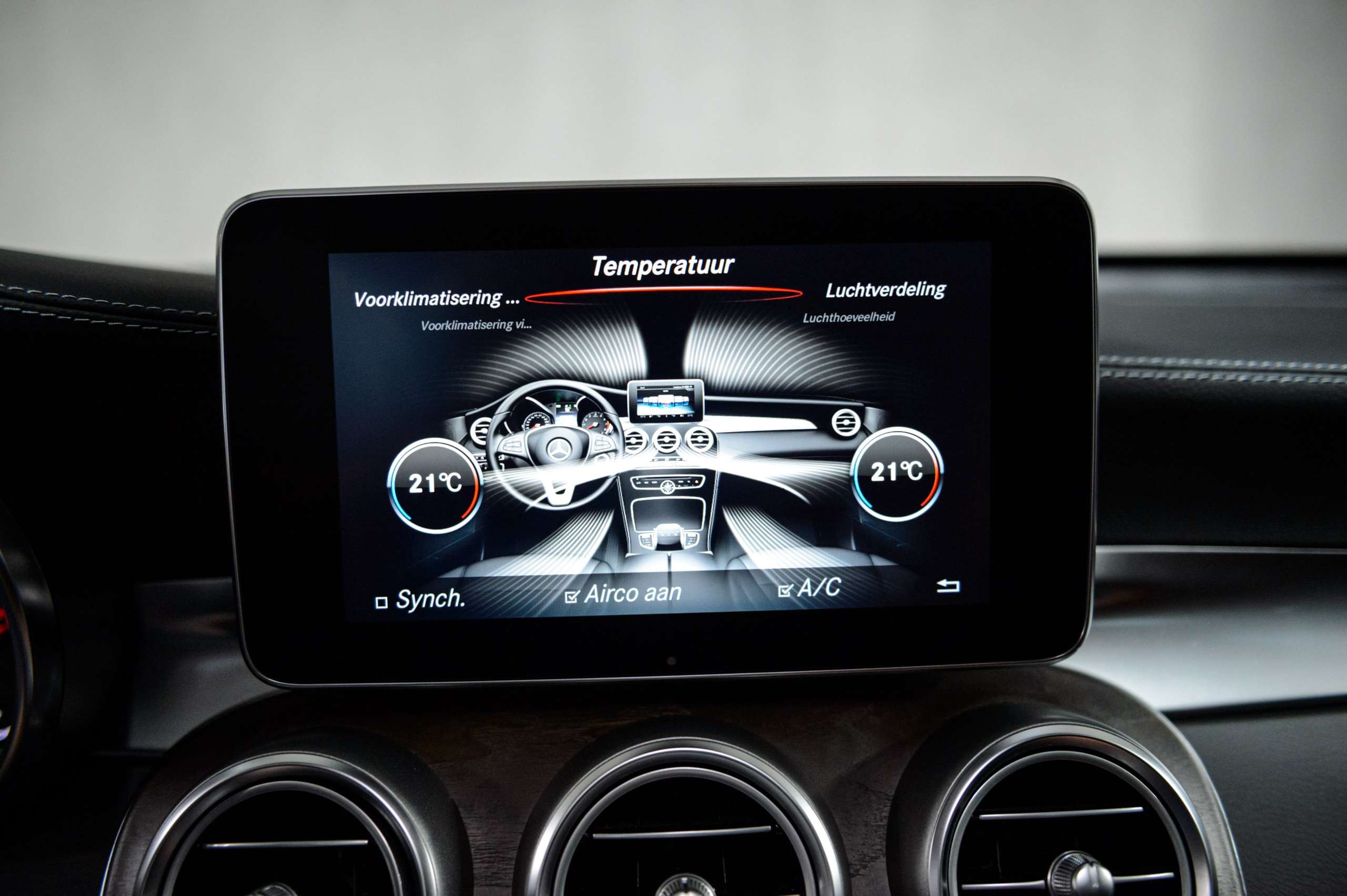 c79aa883-c8ee-429d-be75-36d73a770c4134-mercedes-benz-glc-350-e-4-matic-hybrid-amg-pano-hud-led-dynamic.jpg