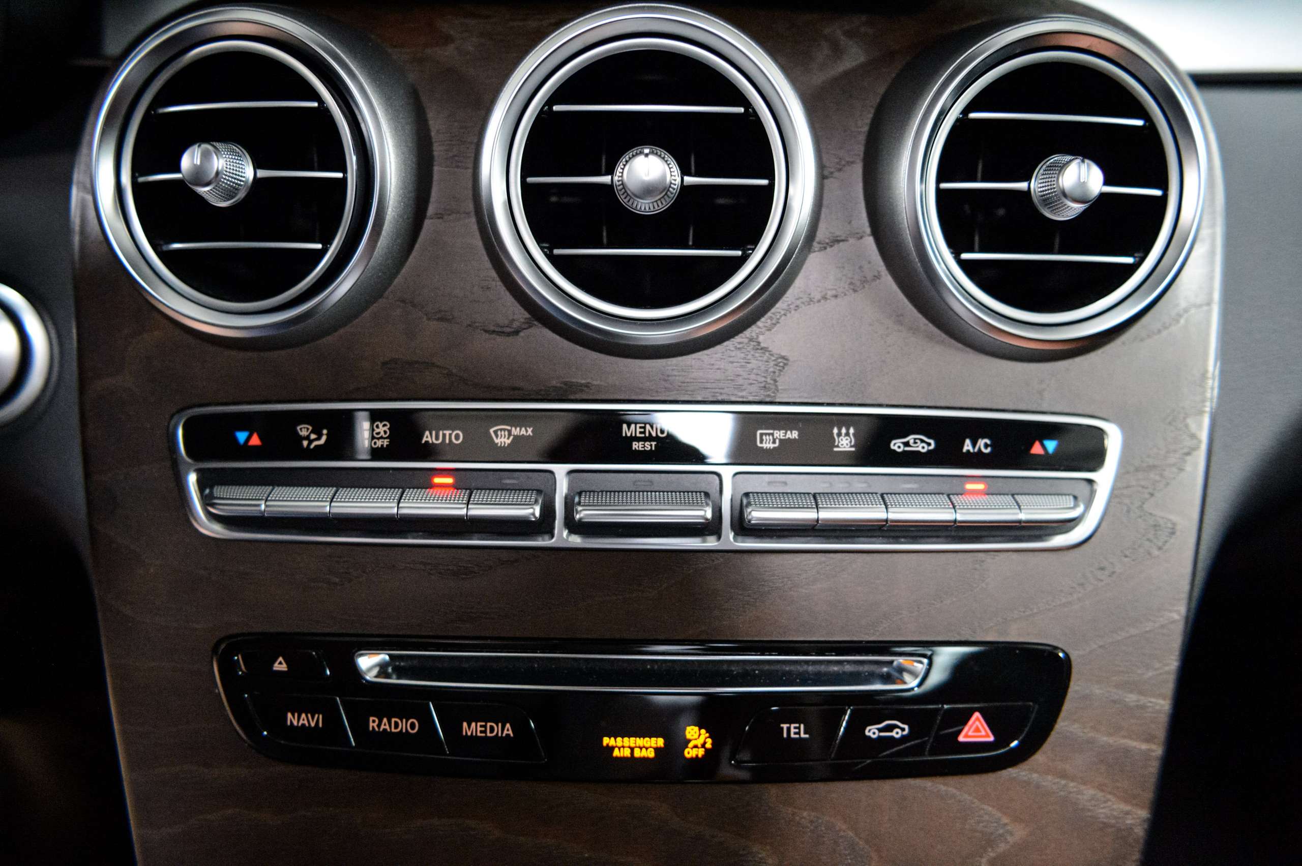c79aa883-c8ee-429d-be75-36d73a770c4136-mercedes-benz-glc-350-e-4-matic-hybrid-amg-pano-hud-led-dynamic.jpg