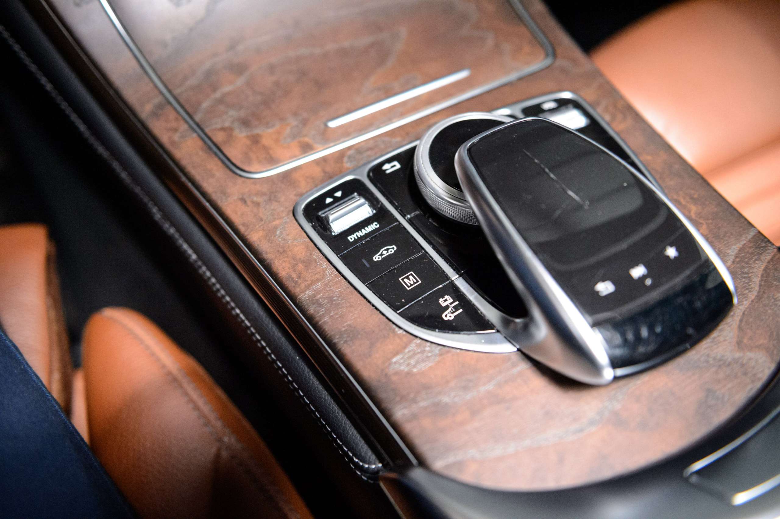 c79aa883-c8ee-429d-be75-36d73a770c4137-mercedes-benz-glc-350-e-4-matic-hybrid-amg-pano-hud-led-dynamic.jpg