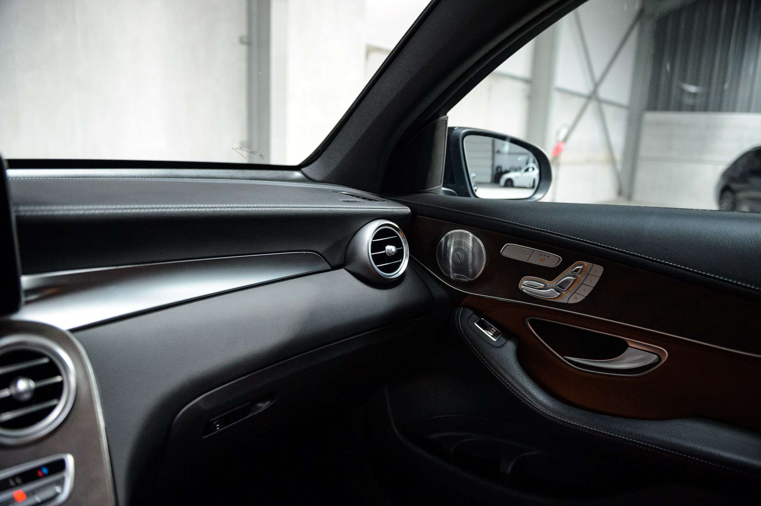 c79aa883-c8ee-429d-be75-36d73a770c4139-mercedes-benz-glc-350-e-4-matic-hybrid-amg-pano-hud-led-dynamic.jpg
