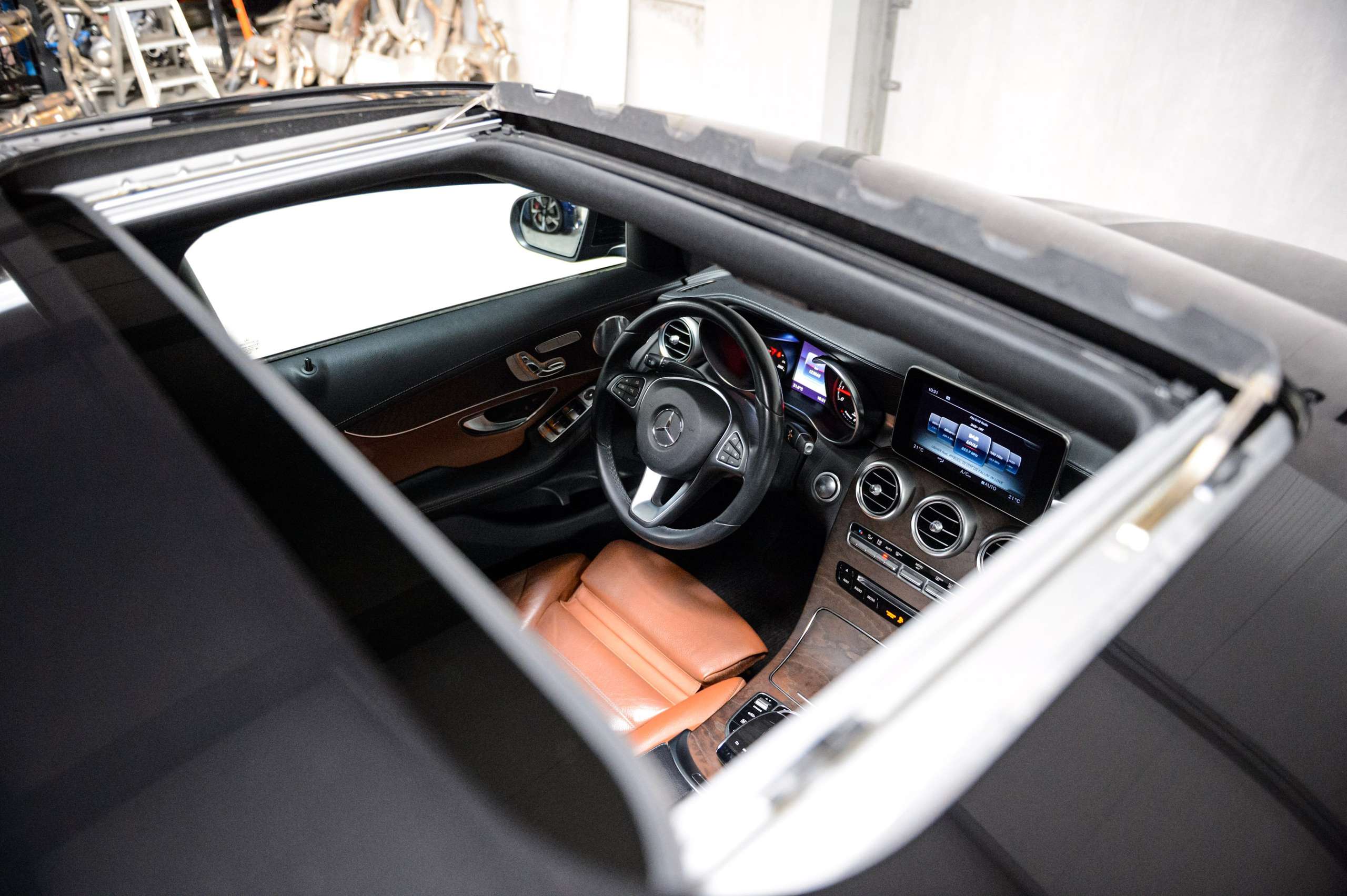 c79aa883-c8ee-429d-be75-36d73a770c4141-mercedes-benz-glc-350-e-4-matic-hybrid-amg-pano-hud-led-dynamic.jpg