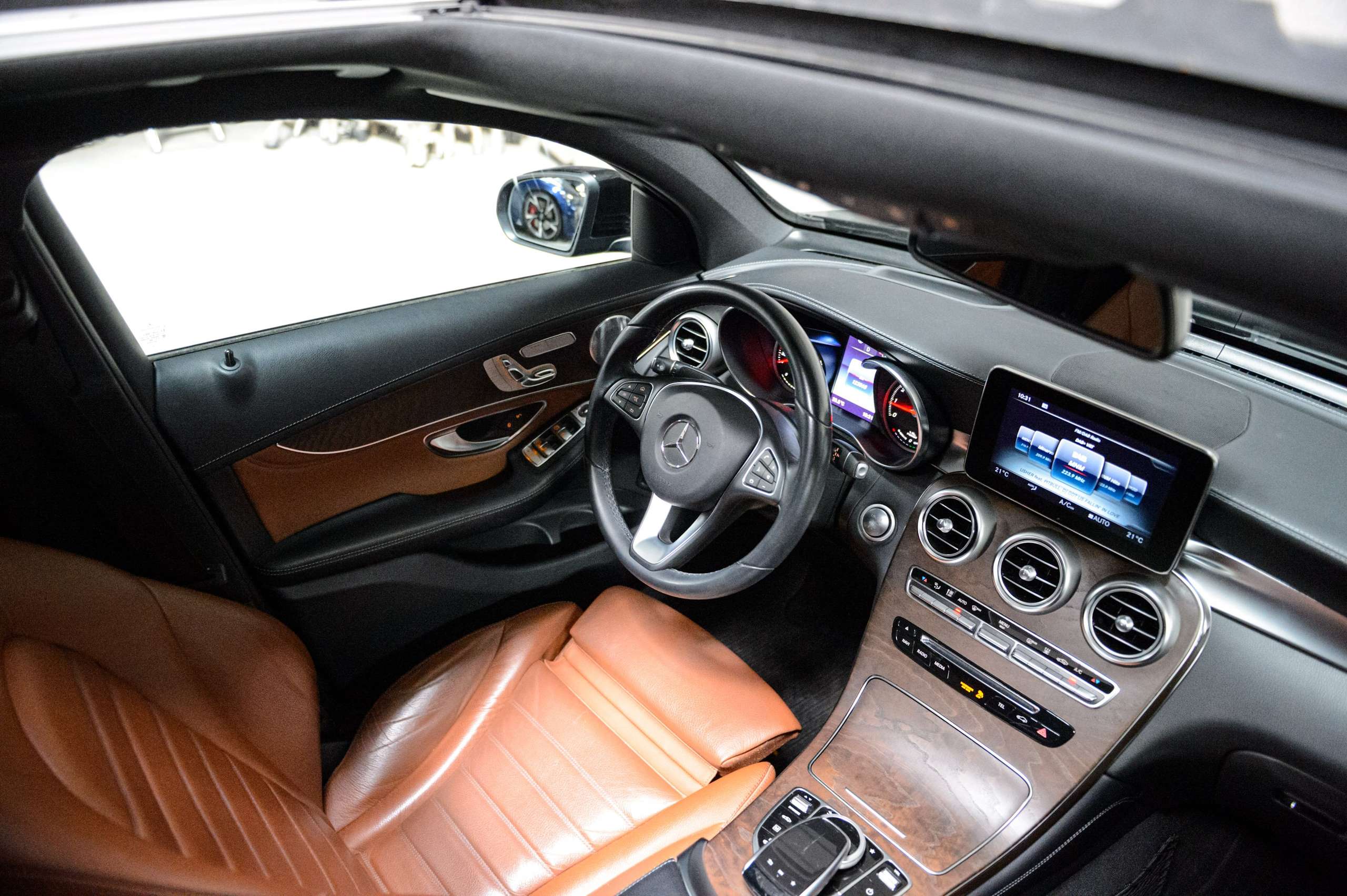 c79aa883-c8ee-429d-be75-36d73a770c417-mercedes-benz-glc-350-e-4-matic-hybrid-amg-pano-hud-led-dynamic.jpg