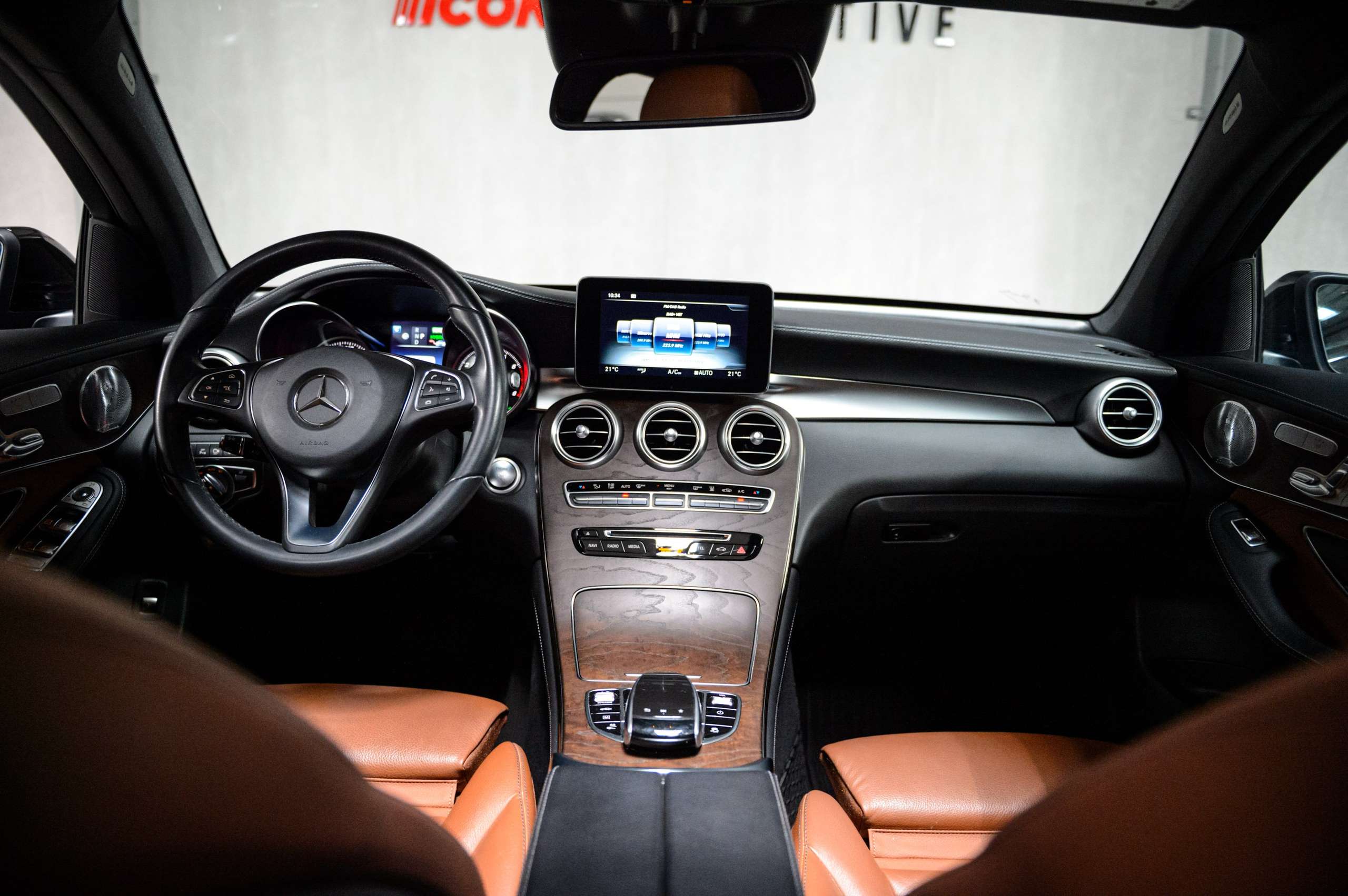 c79aa883-c8ee-429d-be75-36d73a770c418-mercedes-benz-glc-350-e-4-matic-hybrid-amg-pano-hud-led-dynamic.jpg
