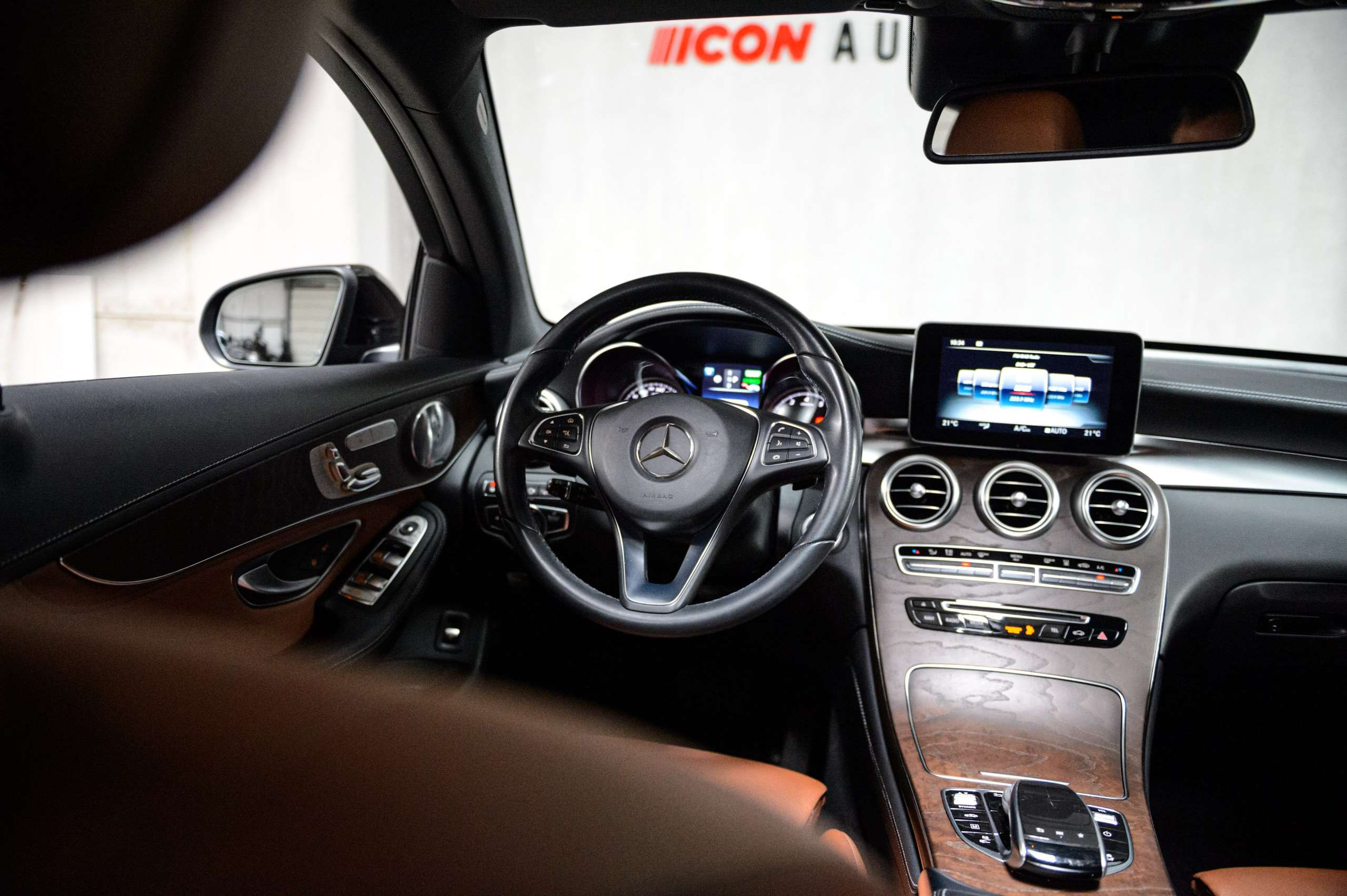 c79aa883-c8ee-429d-be75-36d73a770c419-mercedes-benz-glc-350-e-4-matic-hybrid-amg-pano-hud-led-dynamic.jpg