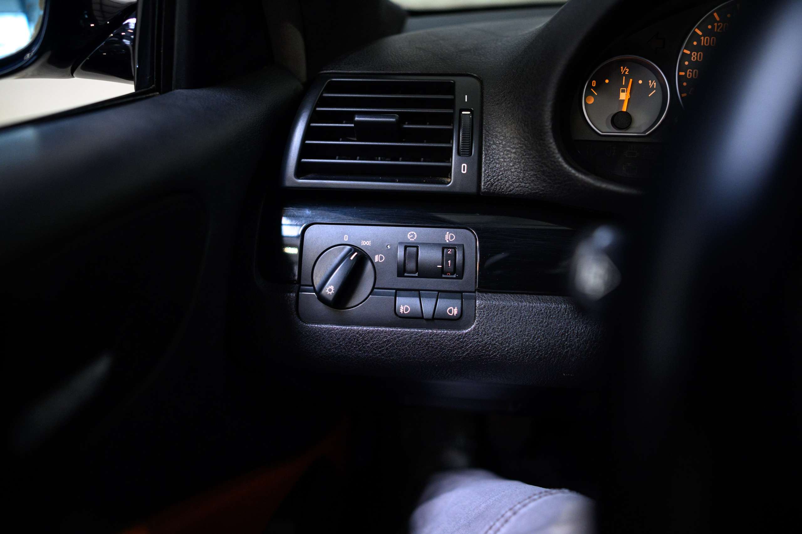 e9933596-9cff-4401-a18a-91000c34aeff21-bmw-m3-s54-cognac-competition-pano-harmankardon.jpg